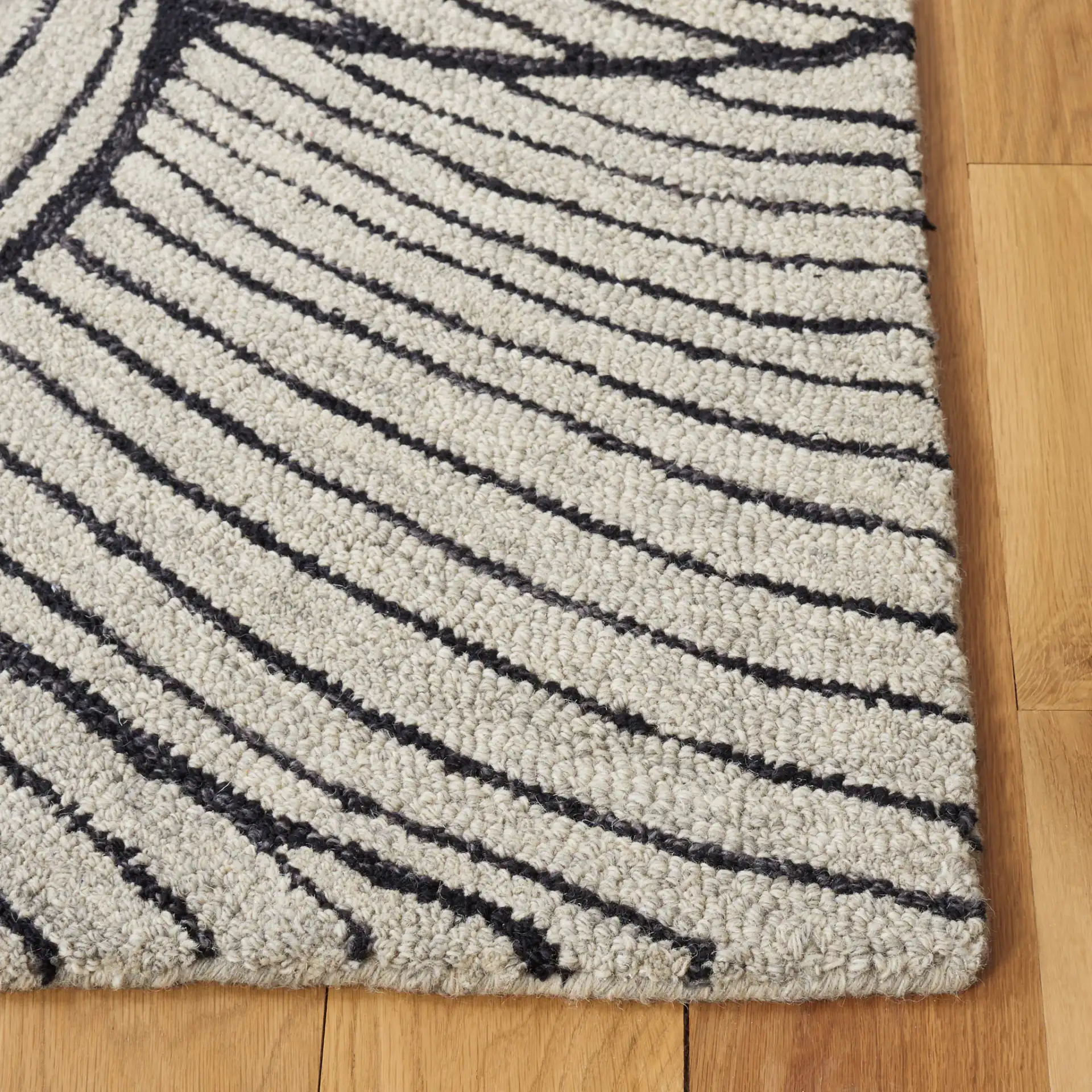 Metro Blooming Flower Hand-Tufted Wool Rug in Black / Ivory in a styled room