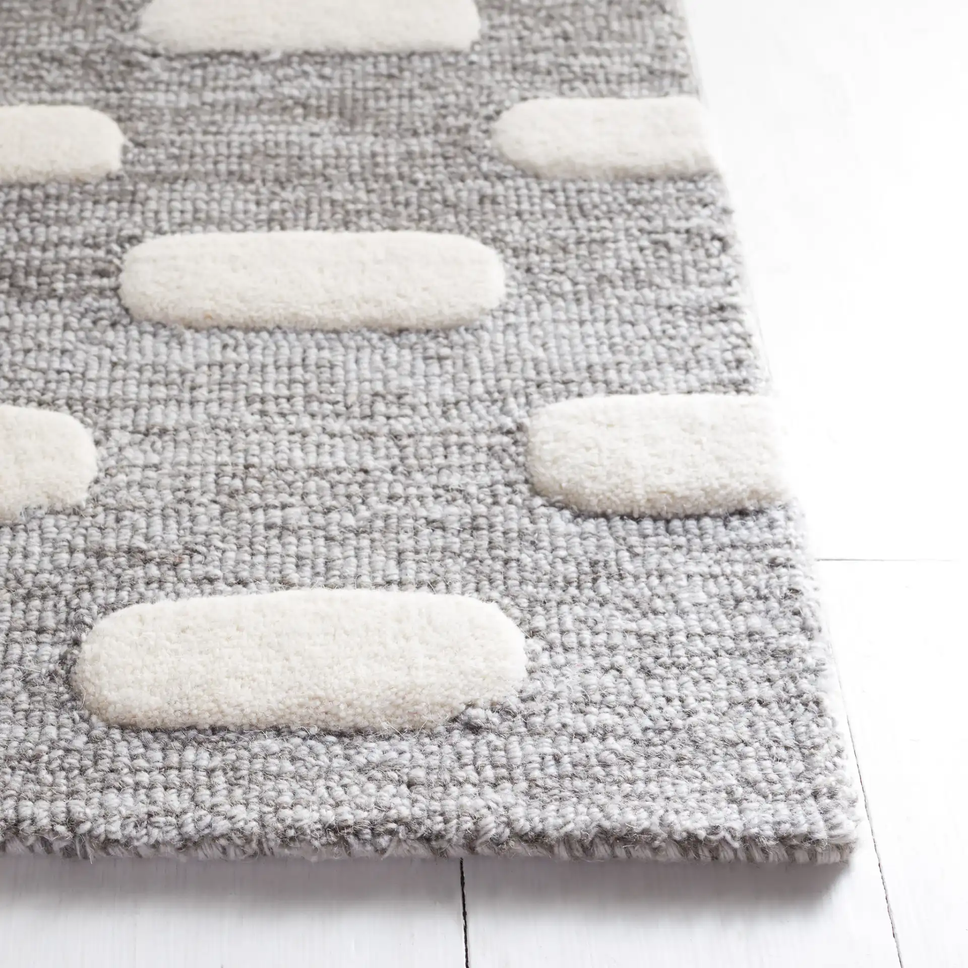 Metro Gradient Dash Hand-Tufted Wool Rug in Black / Ivory in a styled room