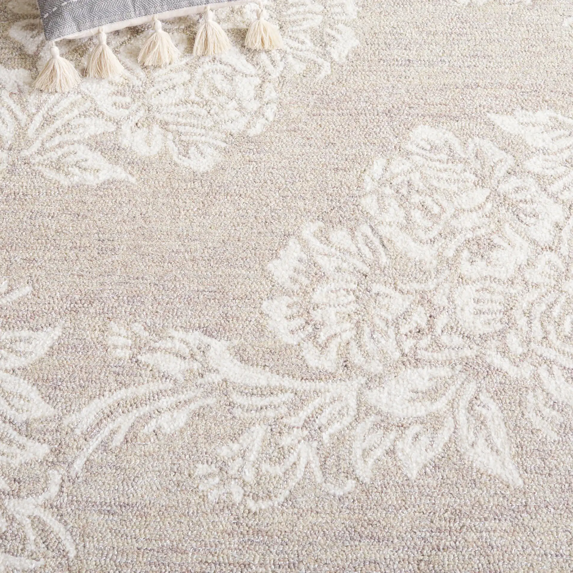 Metro Floral Bouquet Hand-Tufted Rug in Beige / Ivory in a styled room