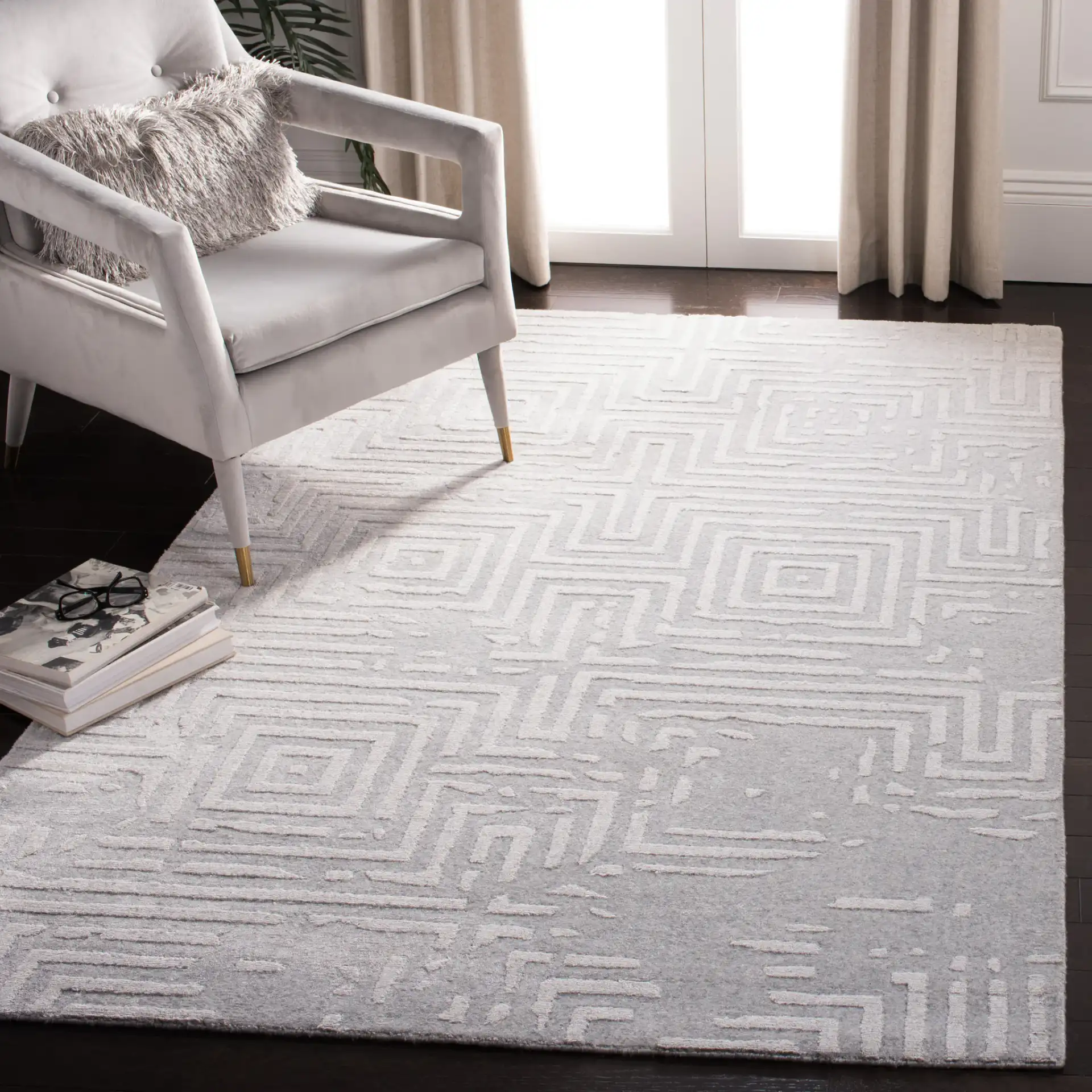 Mirage Maze Hand-Loomed Rug in Gray in a styled room
