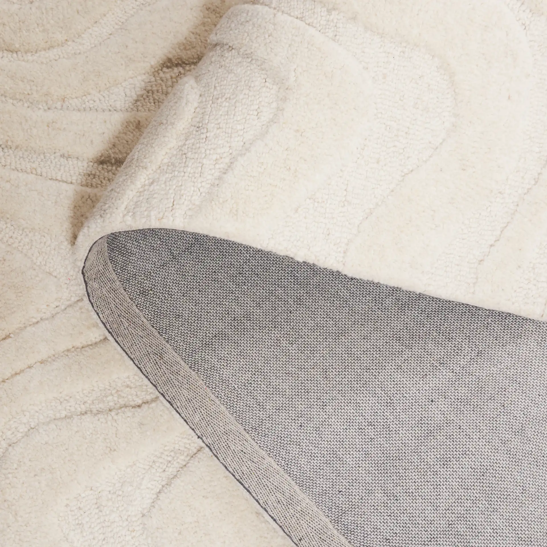 Mykonos Organic Wave Hand-Tufted Wool Rug in Ivory in a styled room