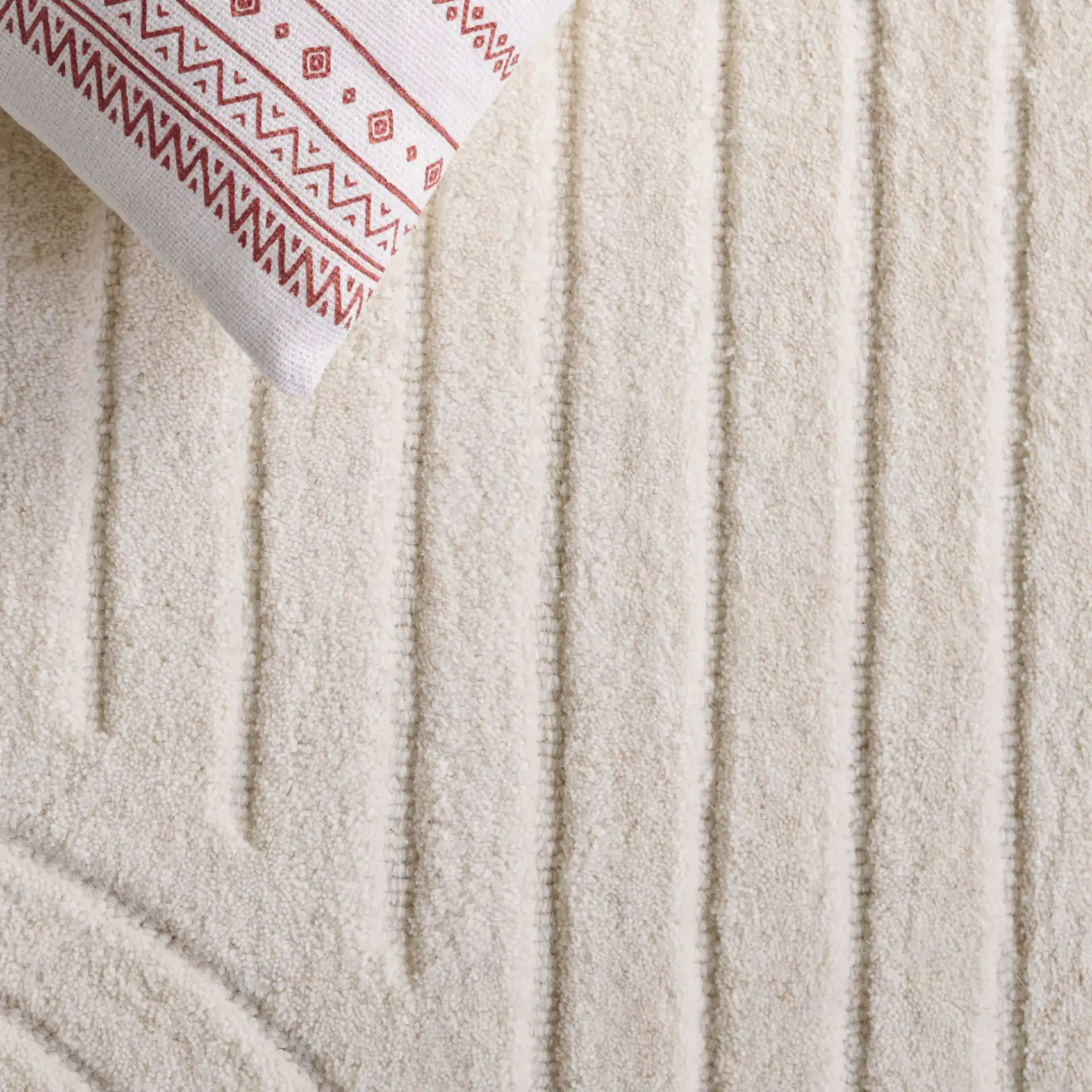 Mykonos Concentric Arch Hand-Tufted Wool Rug in Ivory in a styled room