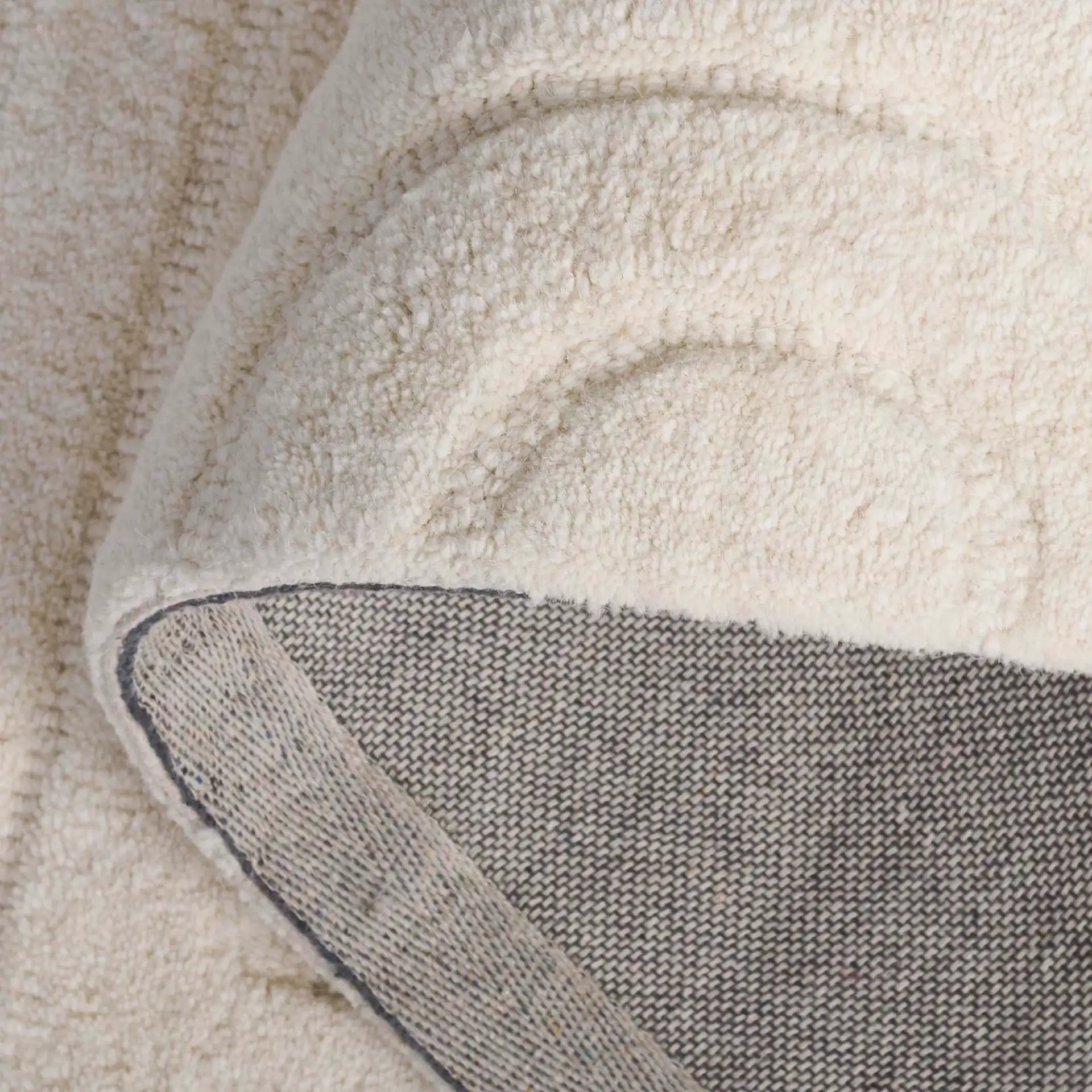 Mykonos Concentric Arch Hand-Tufted Wool Rug in Ivory in a styled room