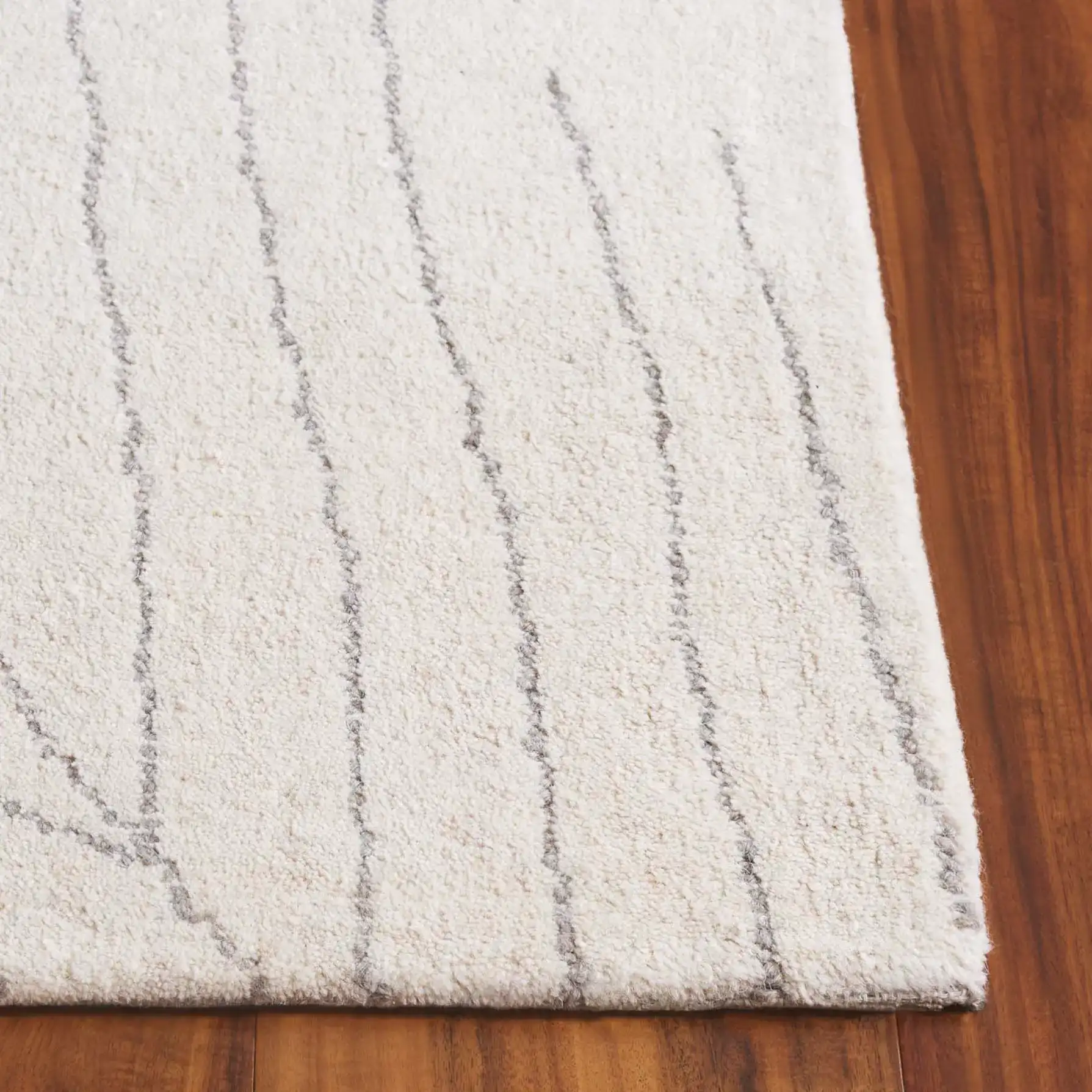 Mykonos Abstract Leaf Hand-Tufted Wool Rug in Ivory / Gray in a styled room
