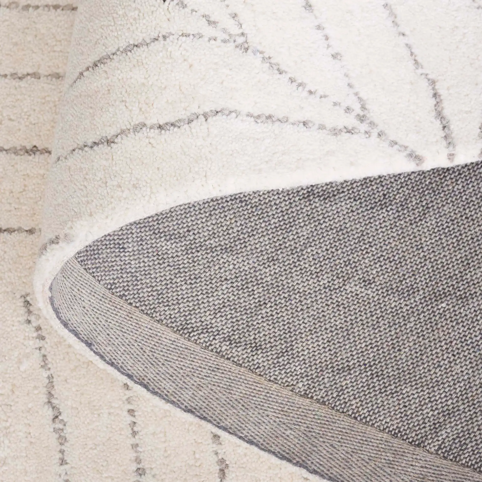 Mykonos Abstract Leaf Hand-Tufted Wool Rug in Ivory / Gray in a styled room