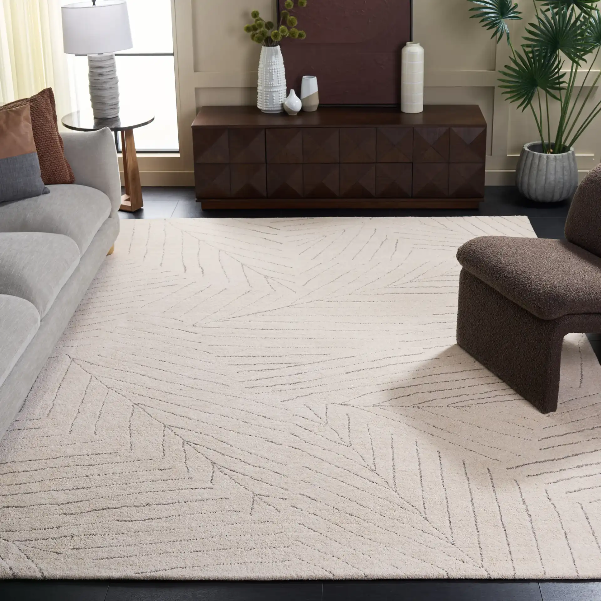 Mykonos Abstract Leaf Hand-Tufted Wool Rug in Ivory / Gray in a styled room