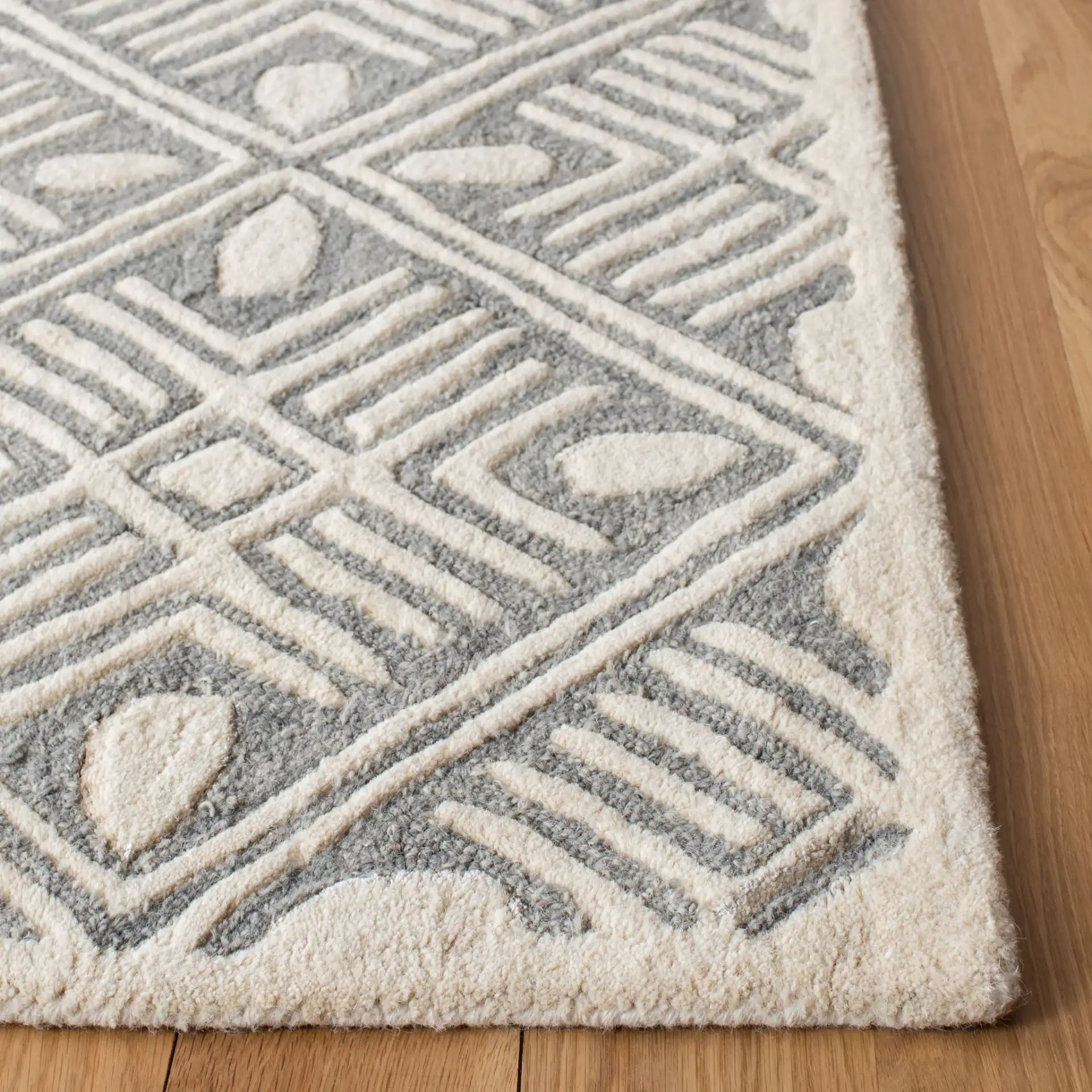 Micro-Loop Diamond Grid Hand-Tufted Wool Rug in Gray / Ivory in a styled room