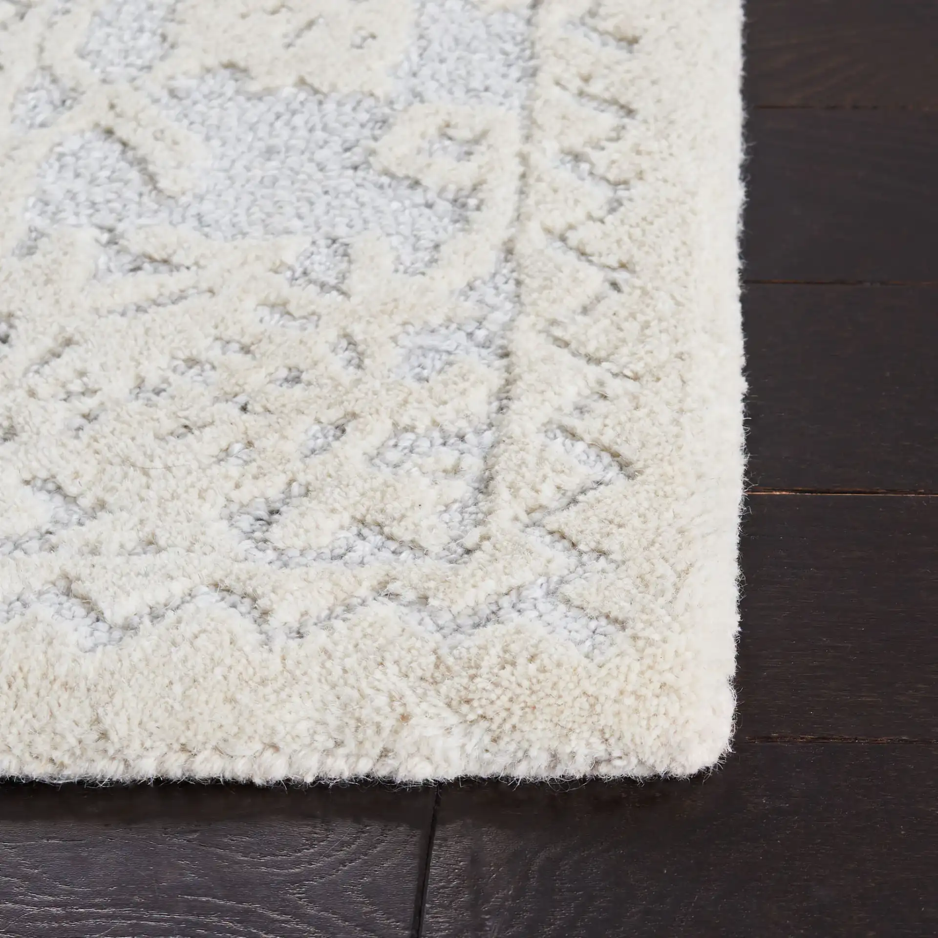 Micro-Loop Medallion Hand-Tufted Wool Rug in Ivory / Gray in a styled room