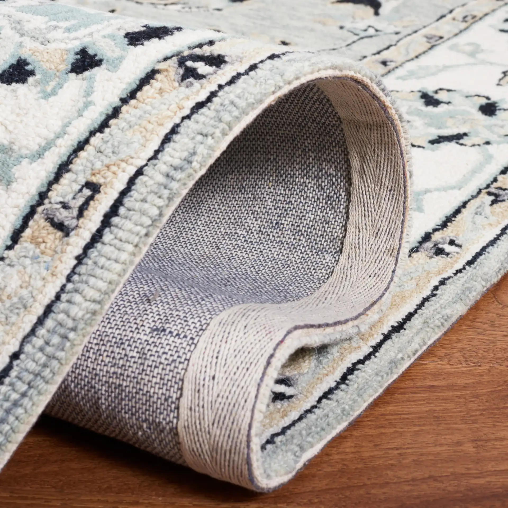 Micro-Loop Palmette Border Hand-Tufted Wool Rug in Gray / Ivory in a styled room