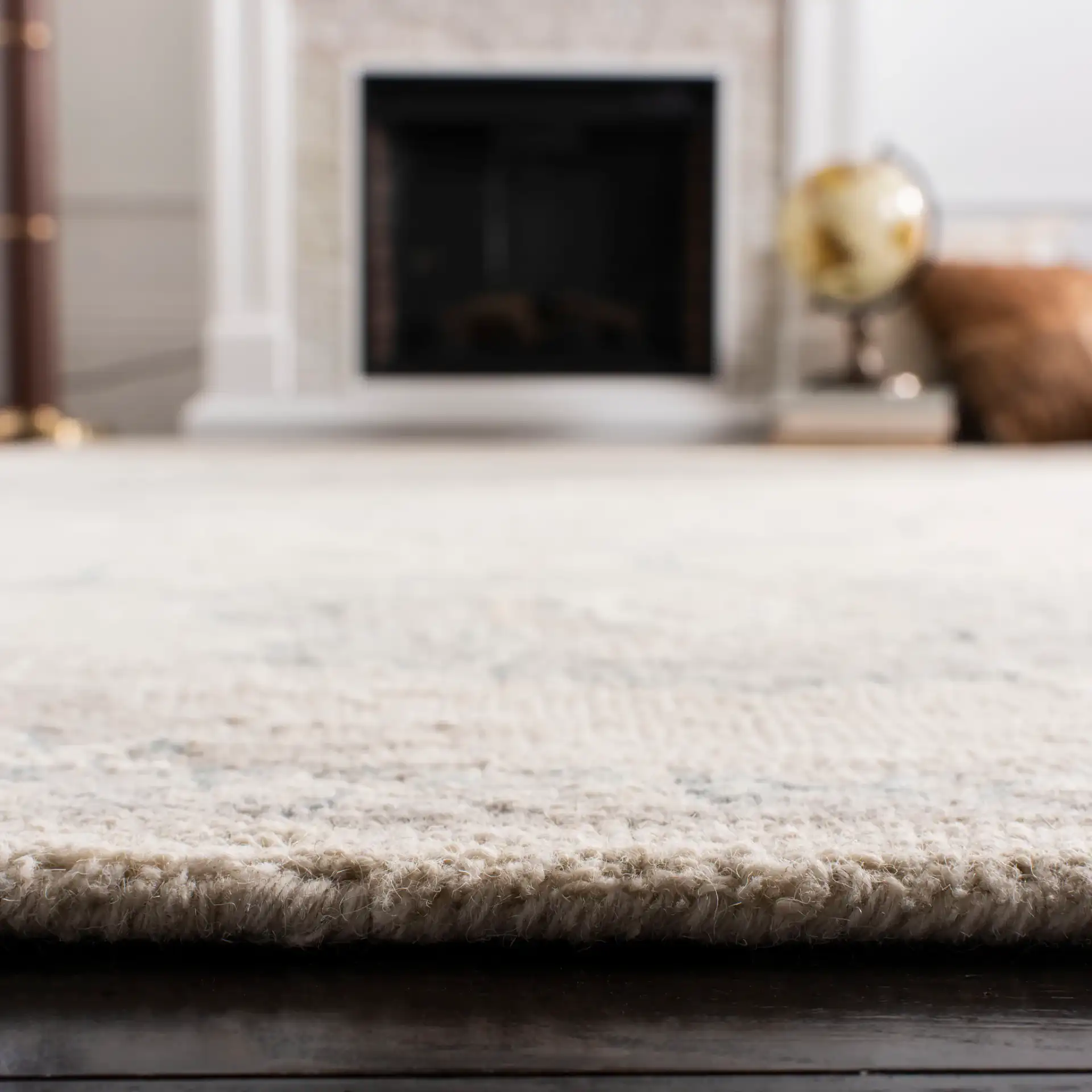 Micro-Loop Micro Loop Stepped Medallion Hand-Tufted Wool Rug in Ivory / Beige in a styled room