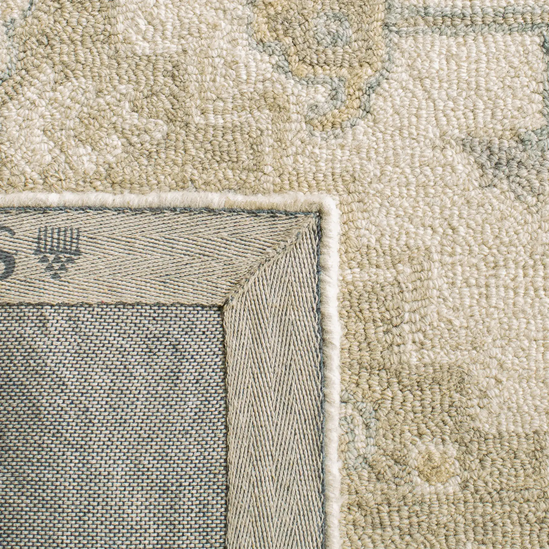 Micro-Loop Micro Loop Stepped Medallion Hand-Tufted Wool Rug in Ivory / Beige in a styled room