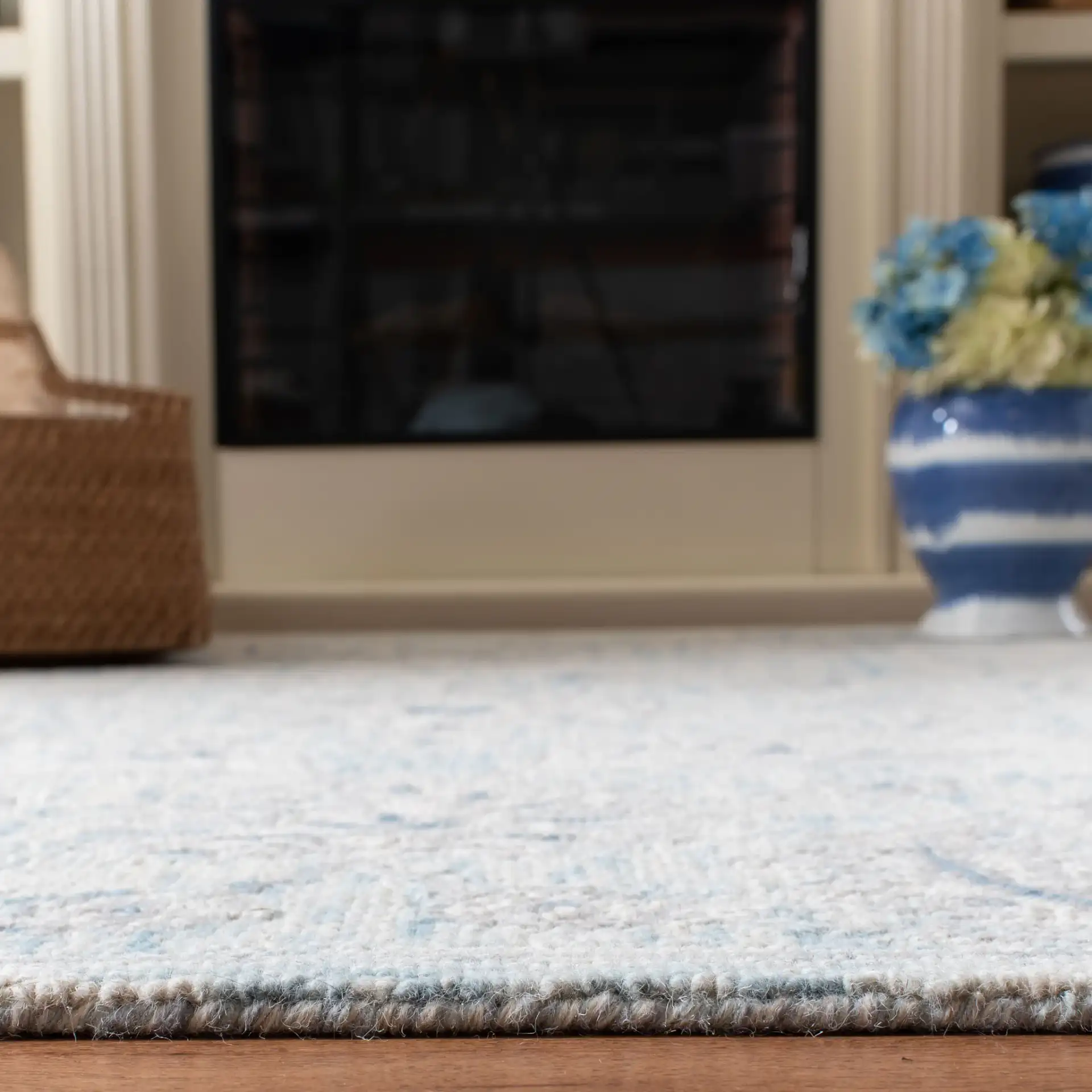 Micro-Loop Micro Loop Scrolling Floral Hand-Tufted Wool Rug in Light Blue / Ivory in a styled room