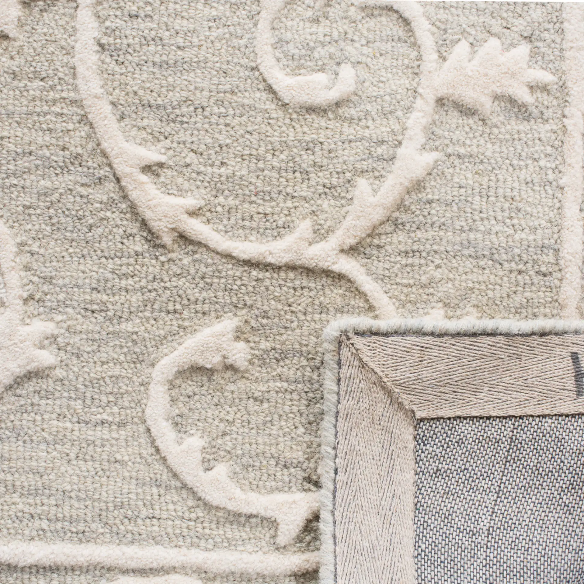 Micro-Loop Scrolling Vine Hand-Tufted Wool Rug in Light Gray / Ivory in a styled room