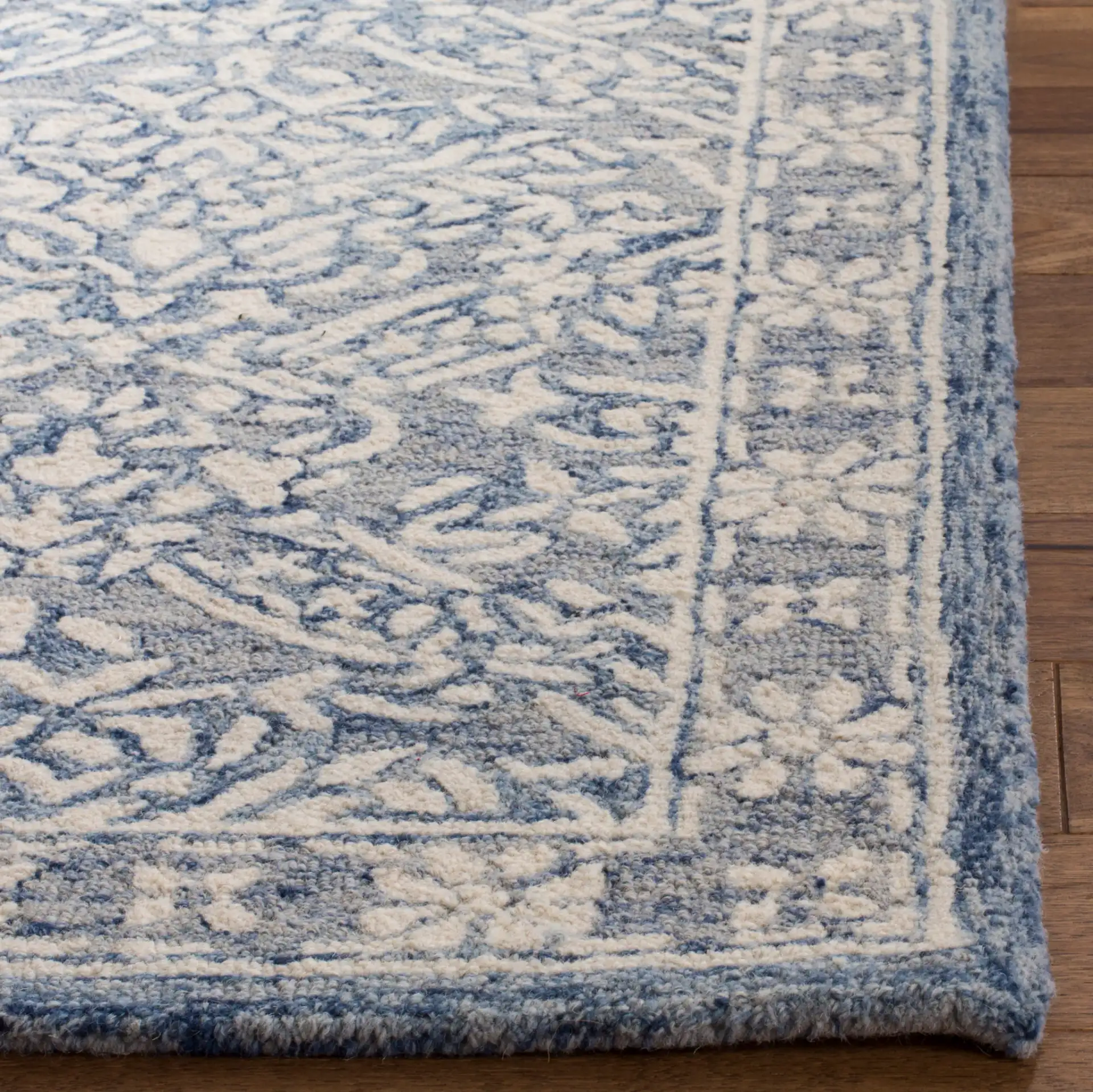Micro-Loop Damask Trellis Hand-Tufted Wool Rug in Blue / Ivory in a styled room