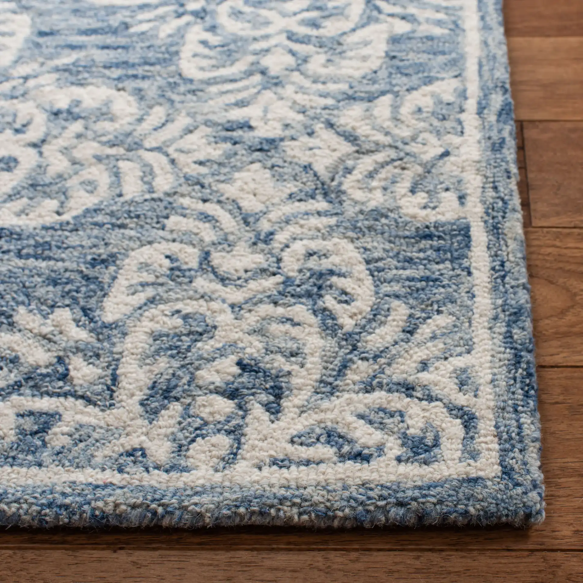Micro-Loop Damask Tile Hand-Tufted Wool Rug in Blue / Ivory