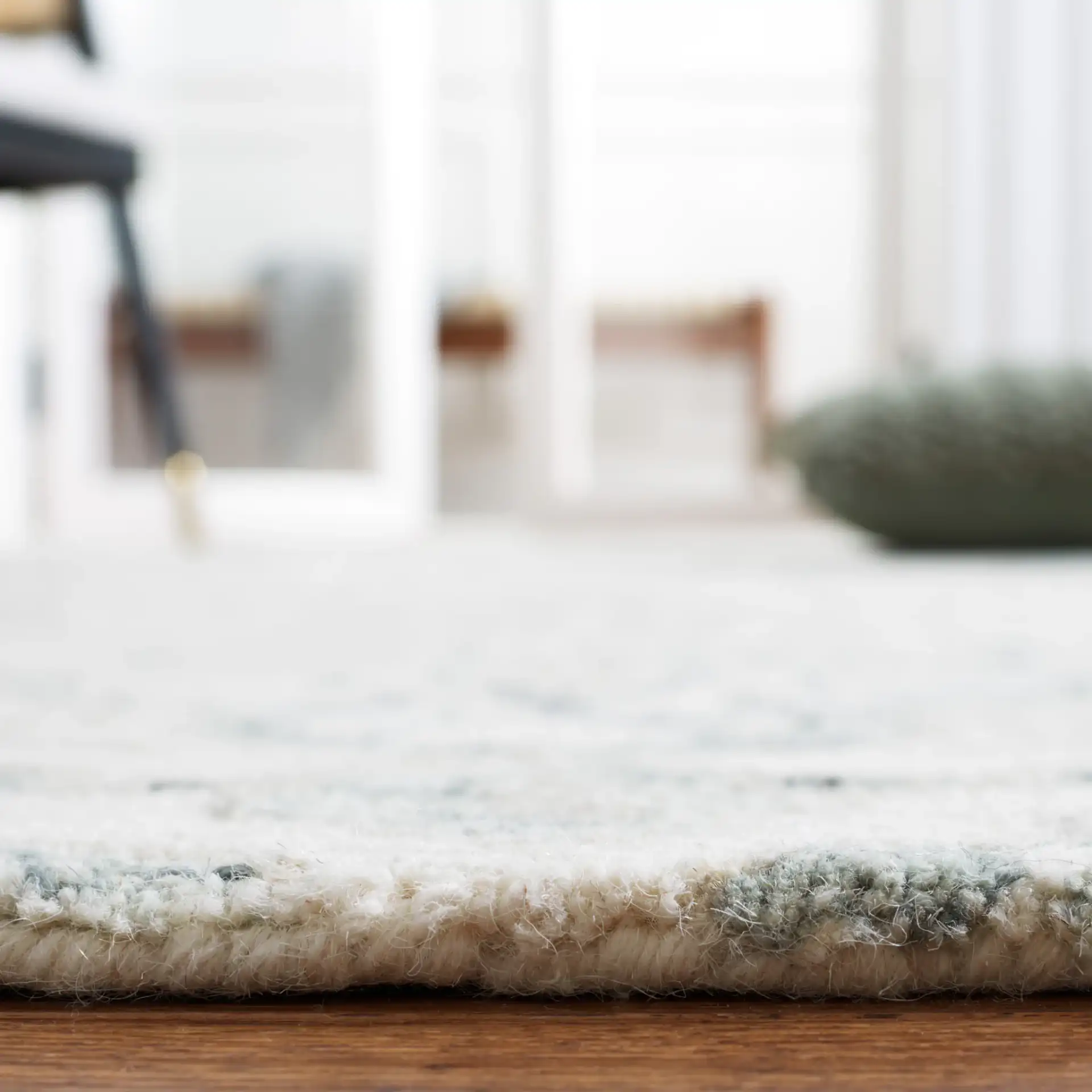 Micro-Loop Damask Hand-Tufted Wool Rug in Ivory / Gray in a styled room