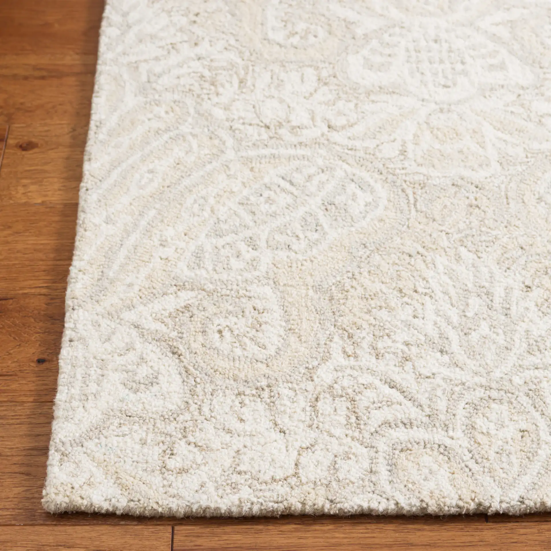 Micro-Loop Damask Palmette Hand-Tufted Wool Rug in Beige