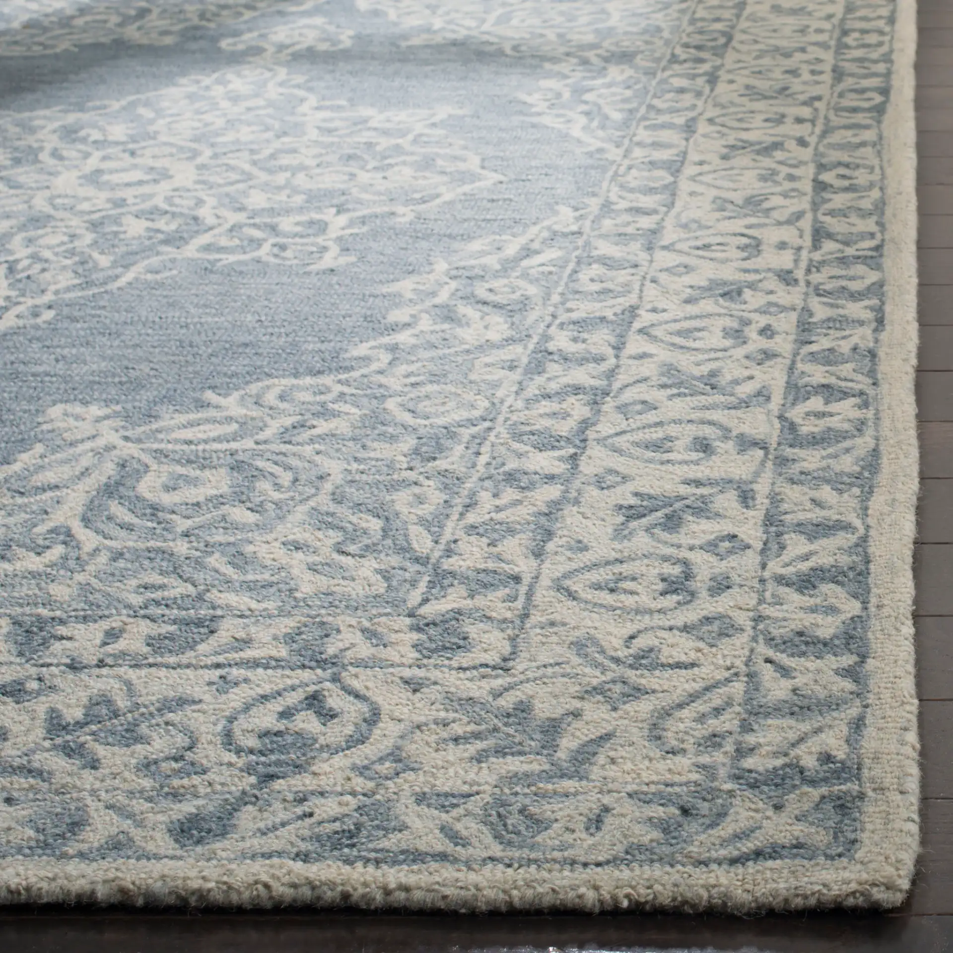 Micro-Loop Traditional Medallion Hand-Tufted Wool Rug in Blue / Light Blue in a styled room