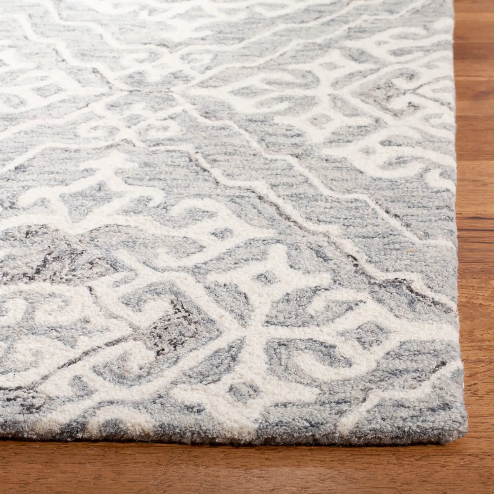 Micro-Loop Trellis Hand-Tufted Wool Rug in Gray / Ivory in a styled room