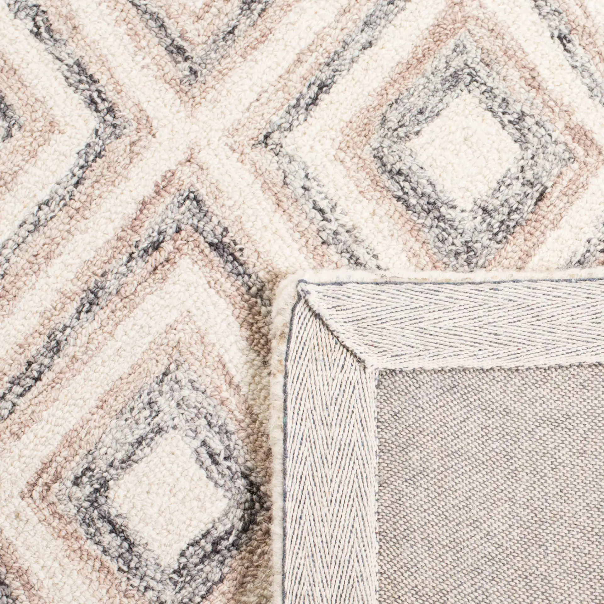 Micro-Loop Allover Concentric Diamond Hand-Tufted Wool Rug in Gray / Ivory in a styled room