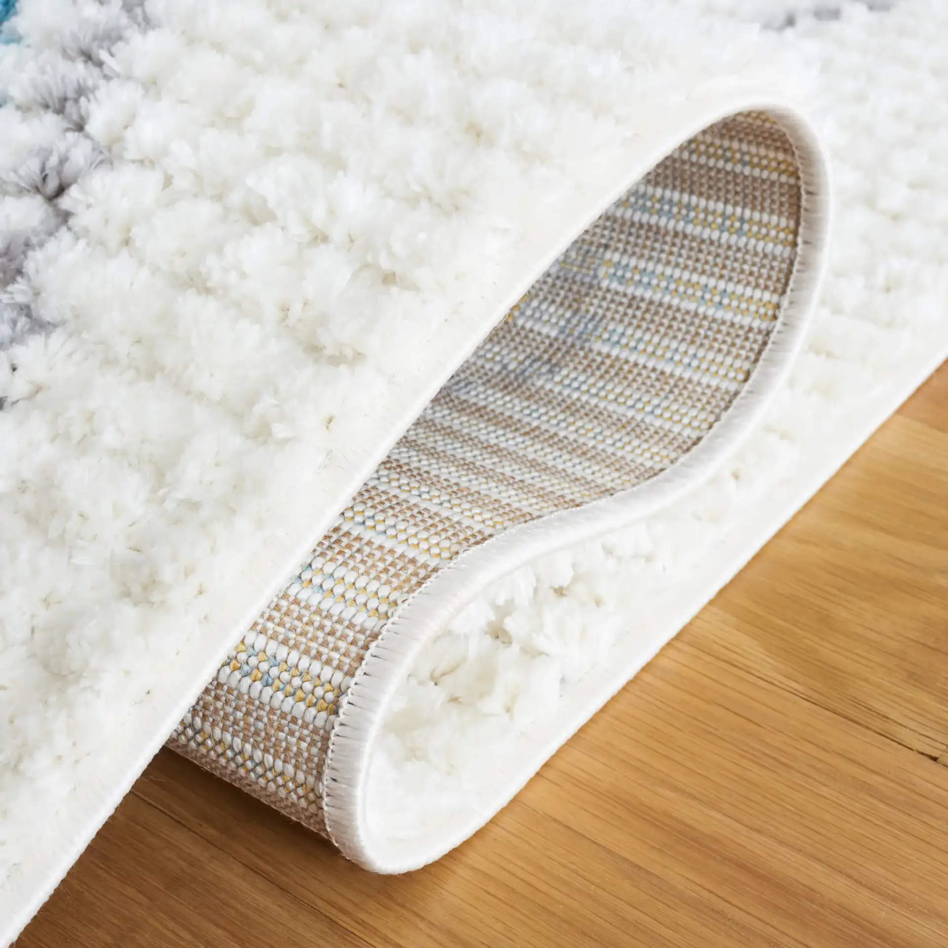 Marrakesh Tribal Spaced Diamond Rug in Ivory / Gray in a styled room