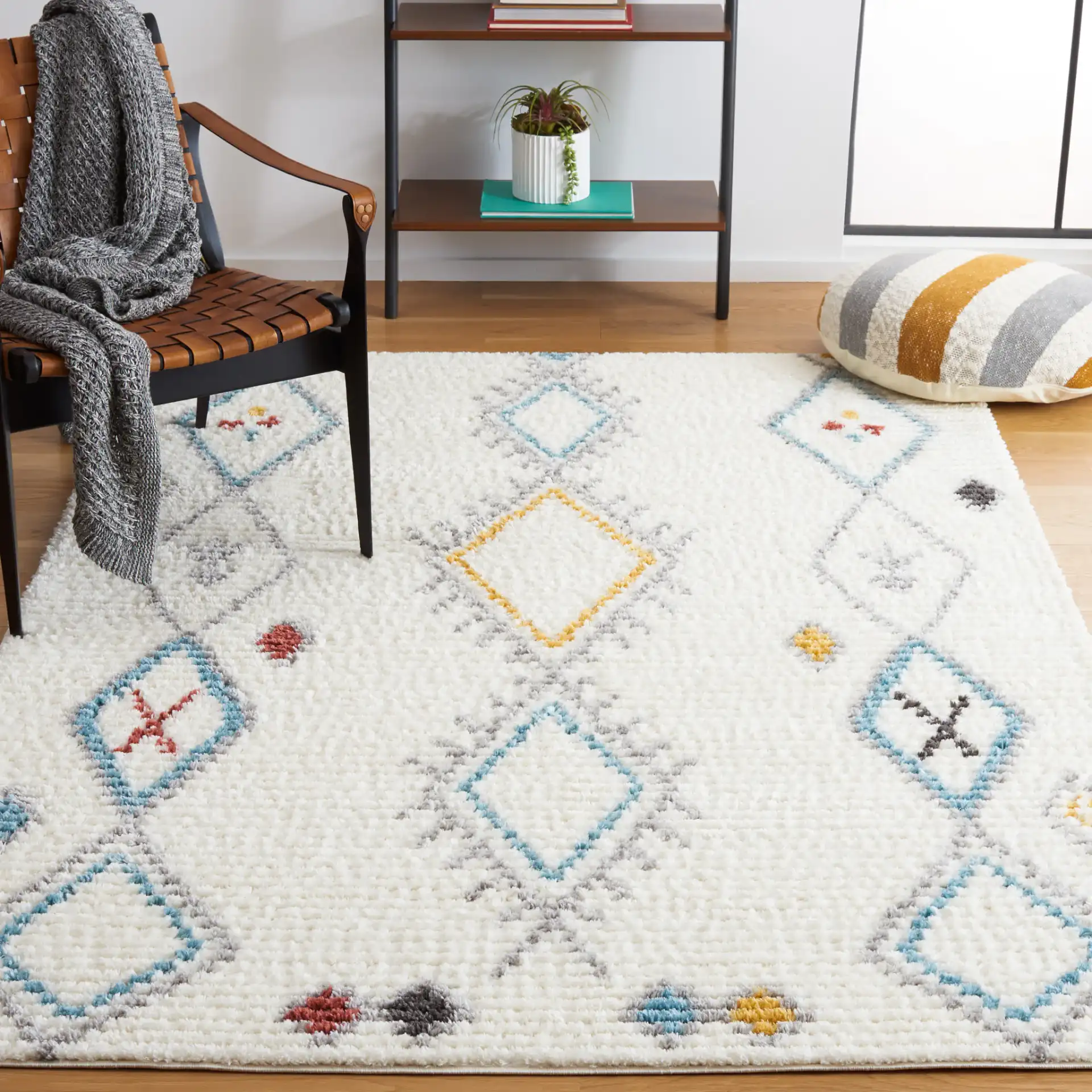 Marrakesh Tribal Spaced Diamond Rug in Ivory / Gray in a styled room