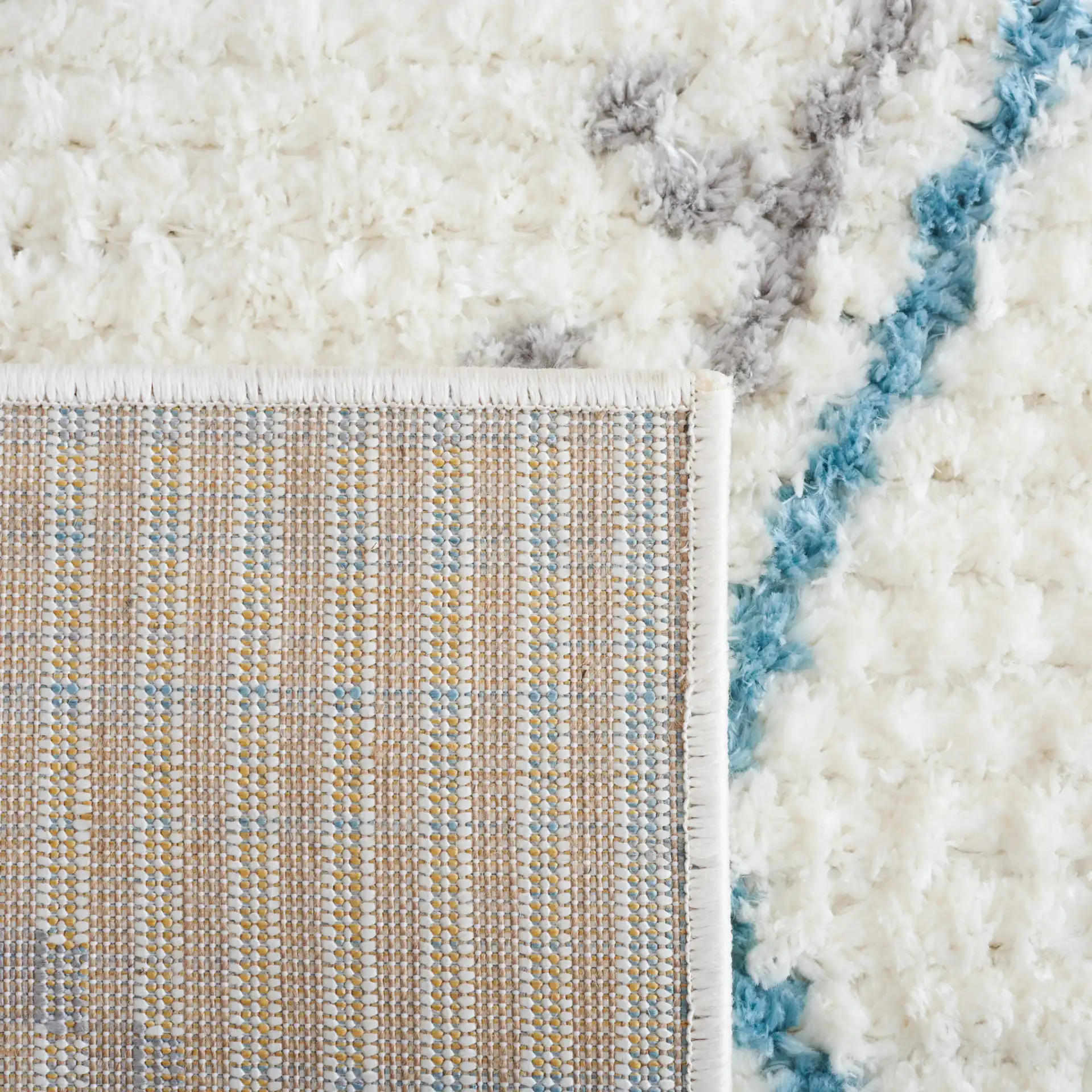Marrakesh Tribal Spaced Diamond Rug in Ivory / Gray in a styled room