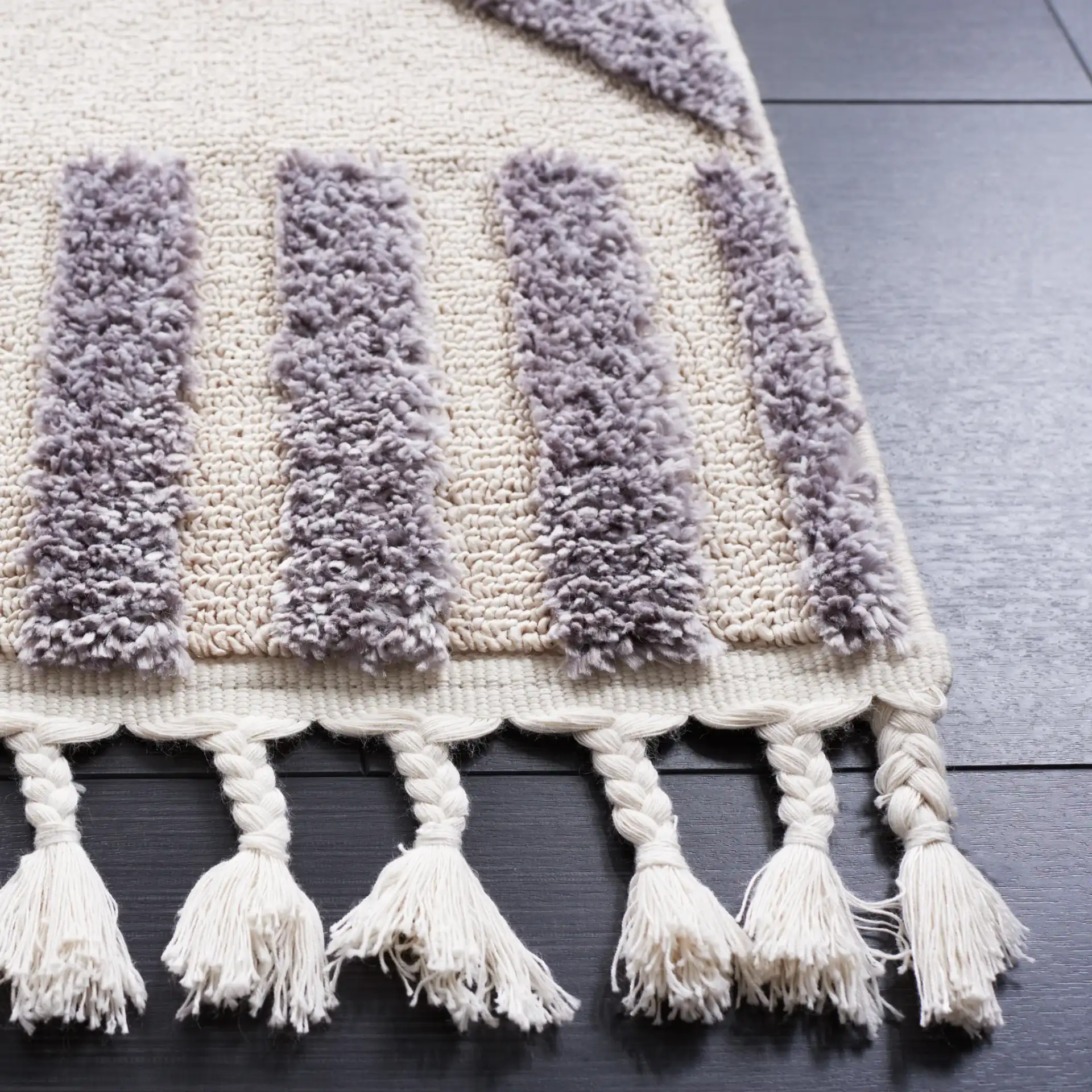 Marrakesh Nested Diamond Border Rug in Ivory / Gray in a styled room