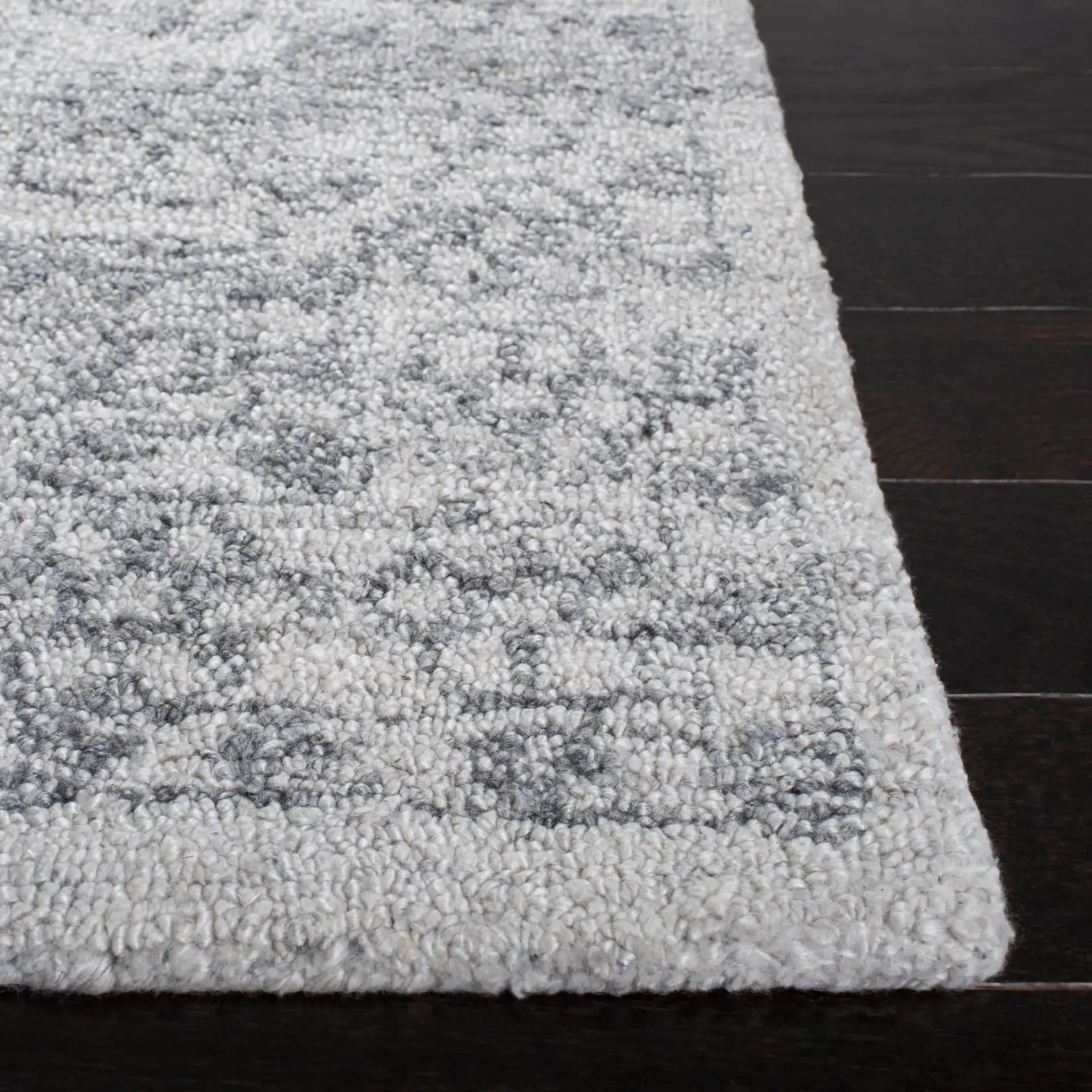 Marquee Faded Medallion Hand-Tufted Rug in Ivory / Gray in a styled room