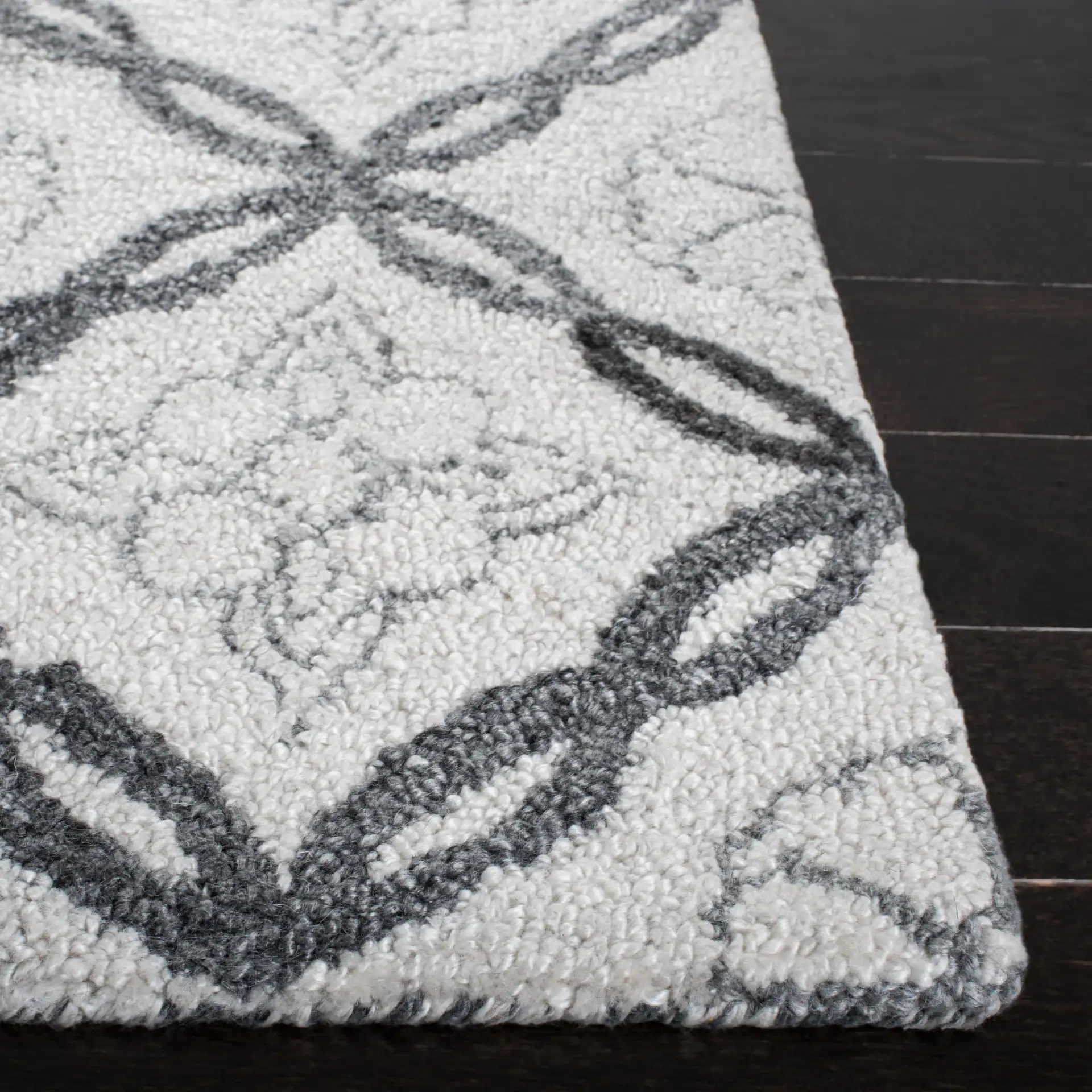Marquee Floral Trellis Hand-Tufted Rug in Ivory / Gray in a styled room