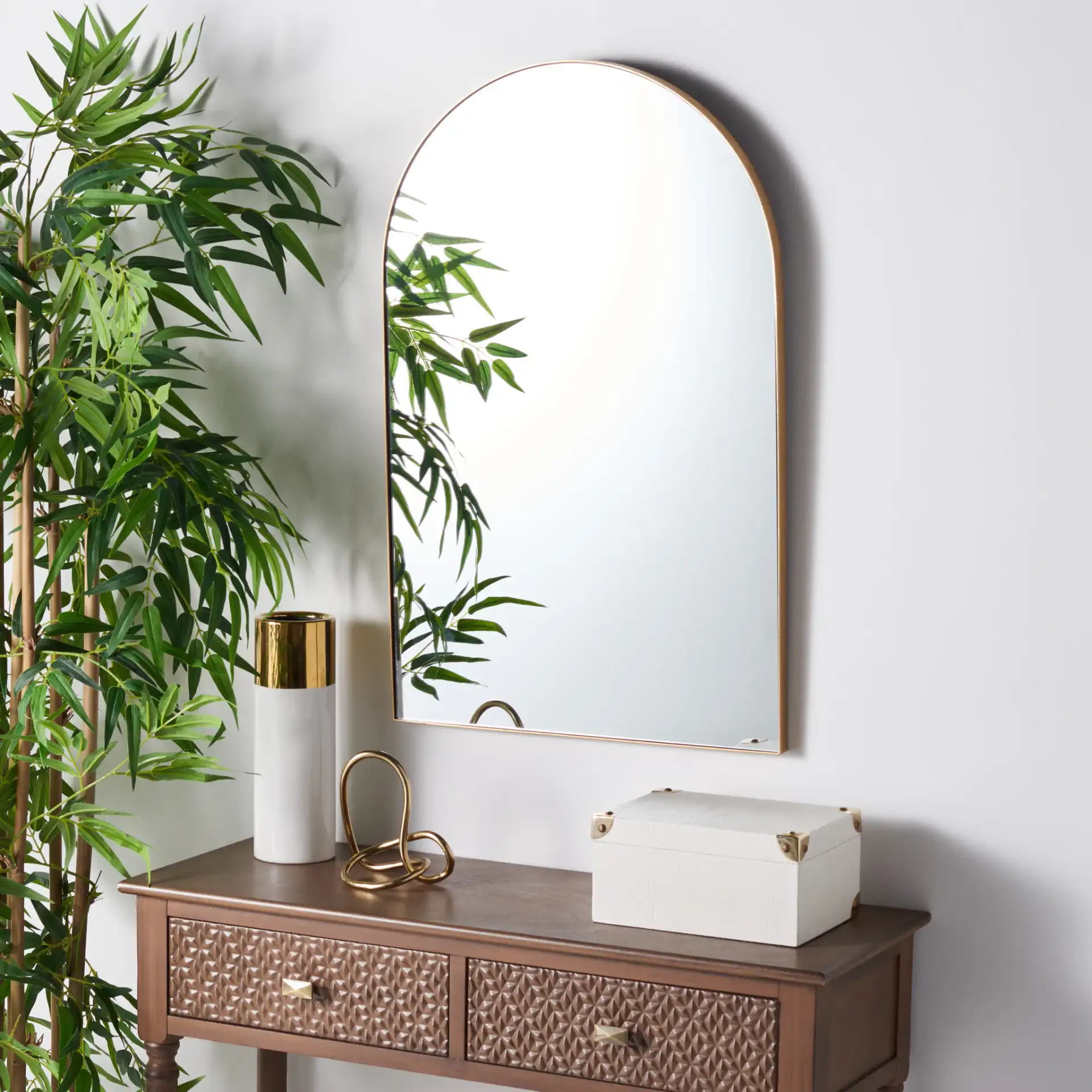 Jinla 20.25-Inch Mirror in Gold in a styled room