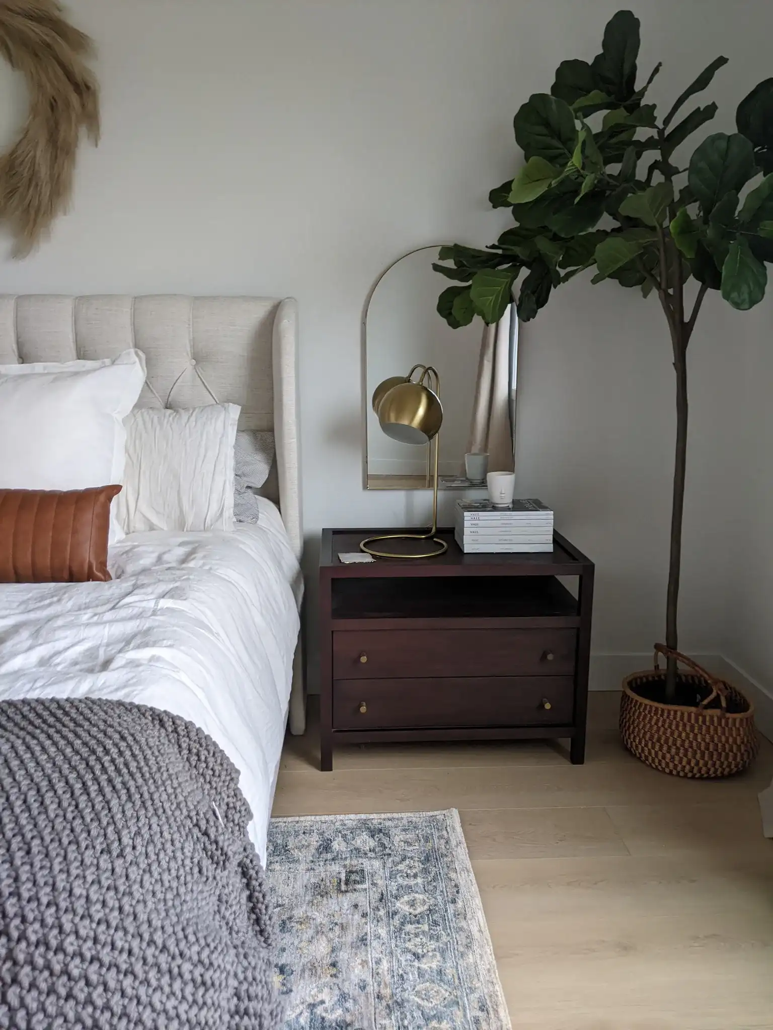 Jinla 20.25-Inch Mirror in Gold in a styled room