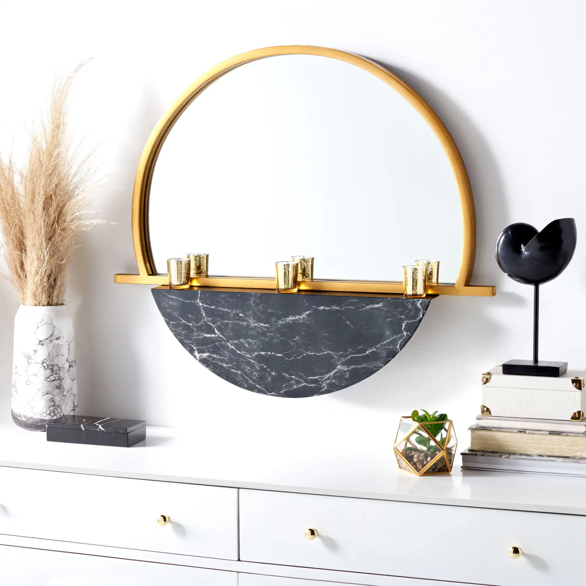 Vaiani Mirror in Gold / Black in a styled room