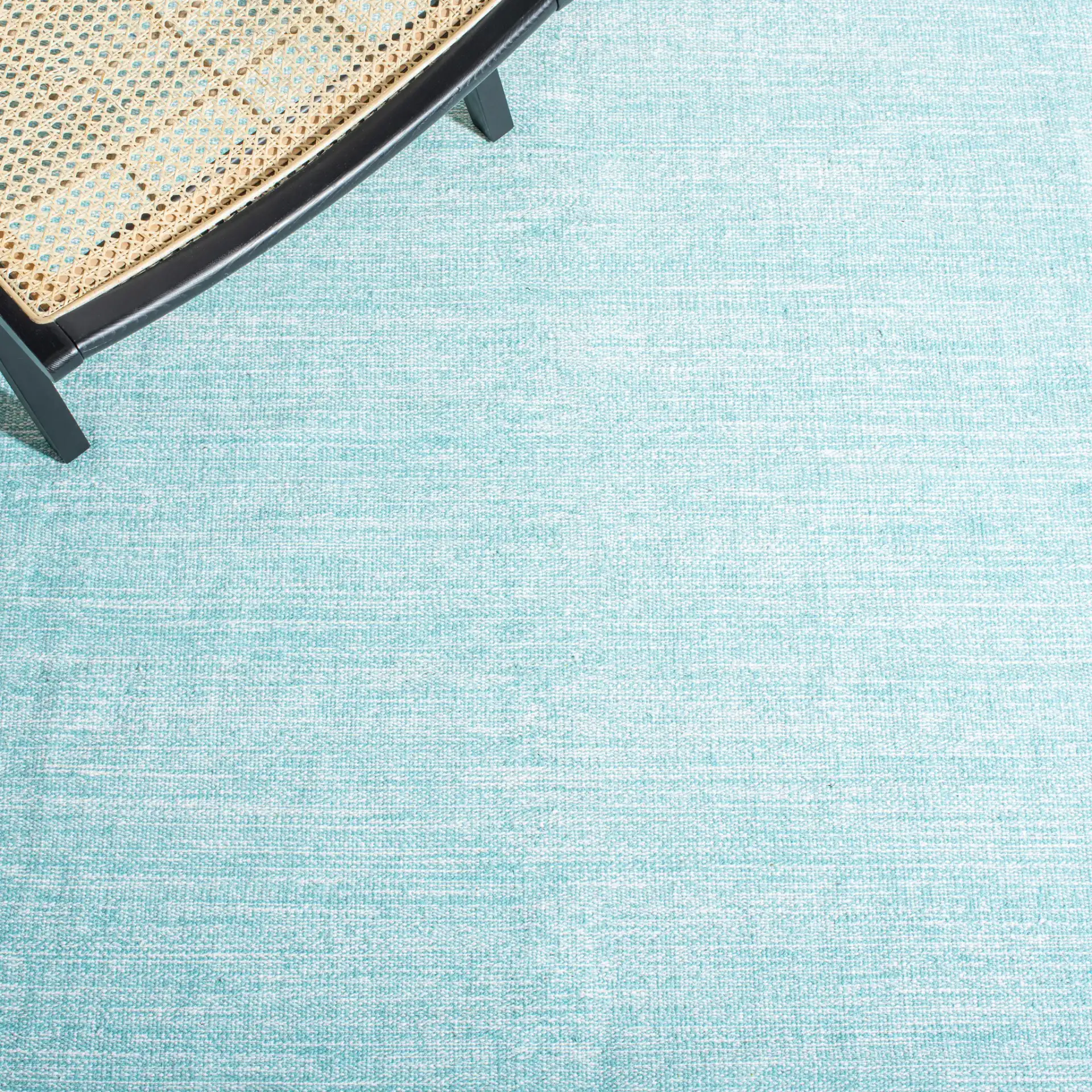 Montauk Scalloped Border Hand-Woven Cotton Rug in Turquoise in a styled room