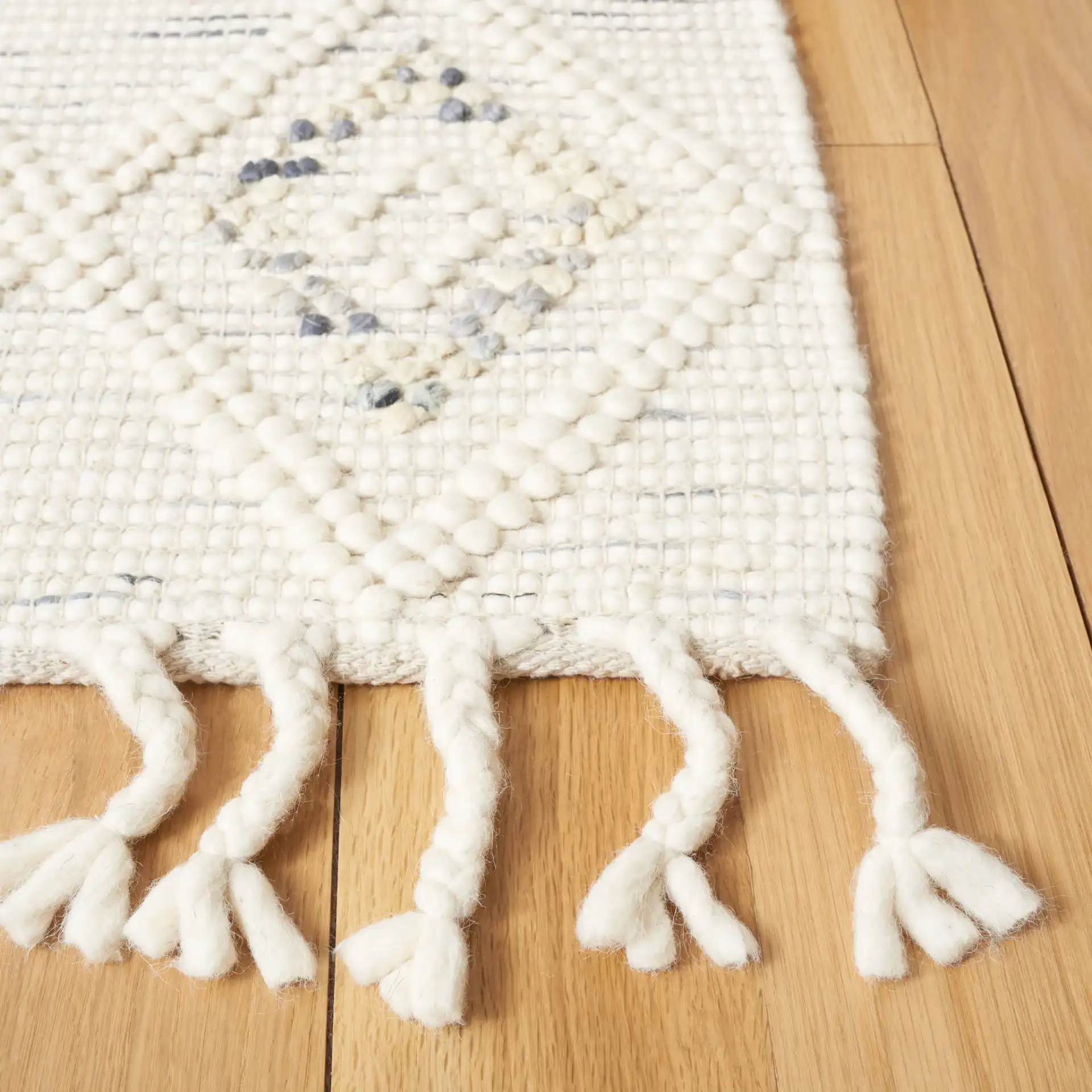 Natura Diamond Banded Hand-Loomed Rug in Ivory / Gray in a styled room