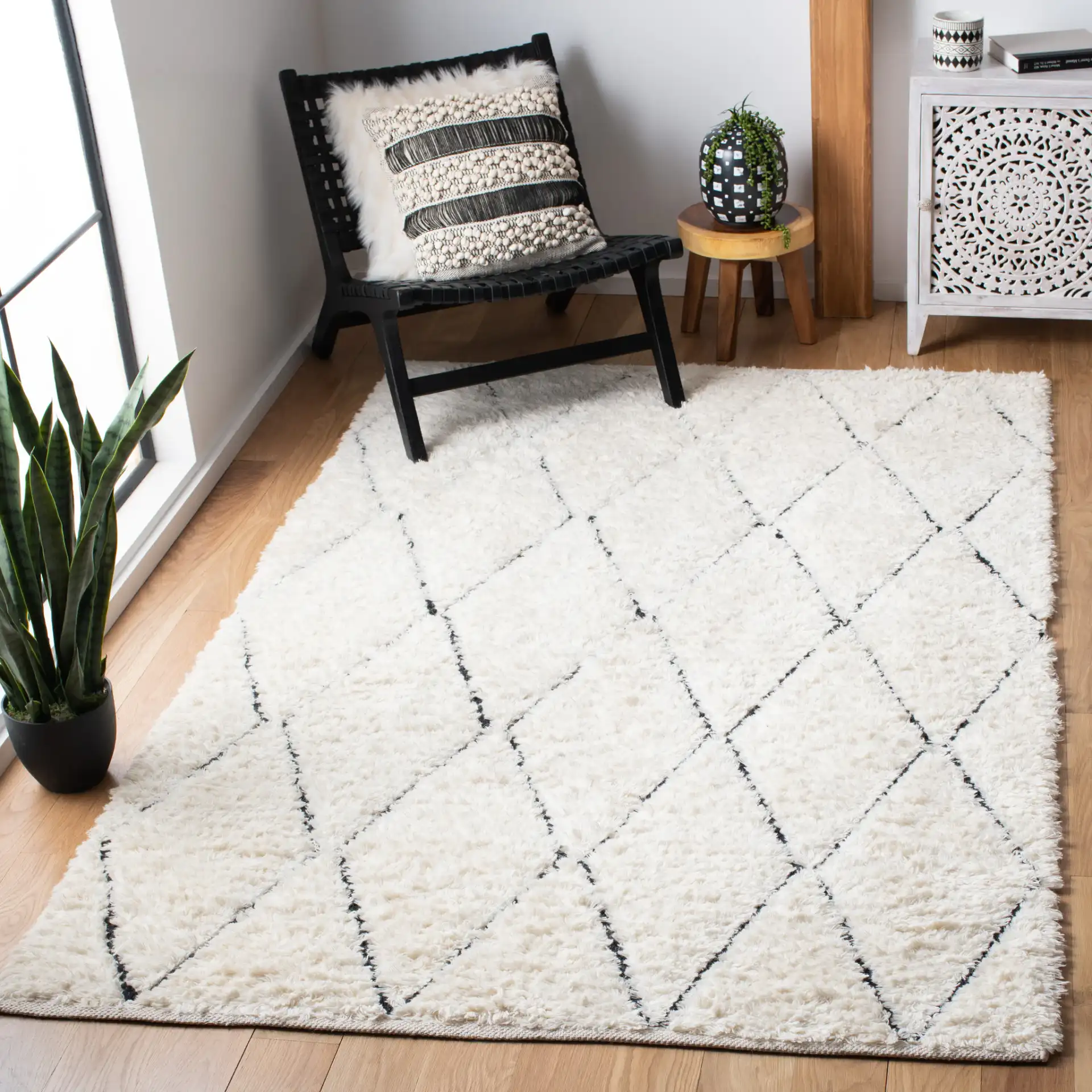 Natura Diamond Trellis Hand-Woven Shag Wool Rug in Ivory / Black in a styled room