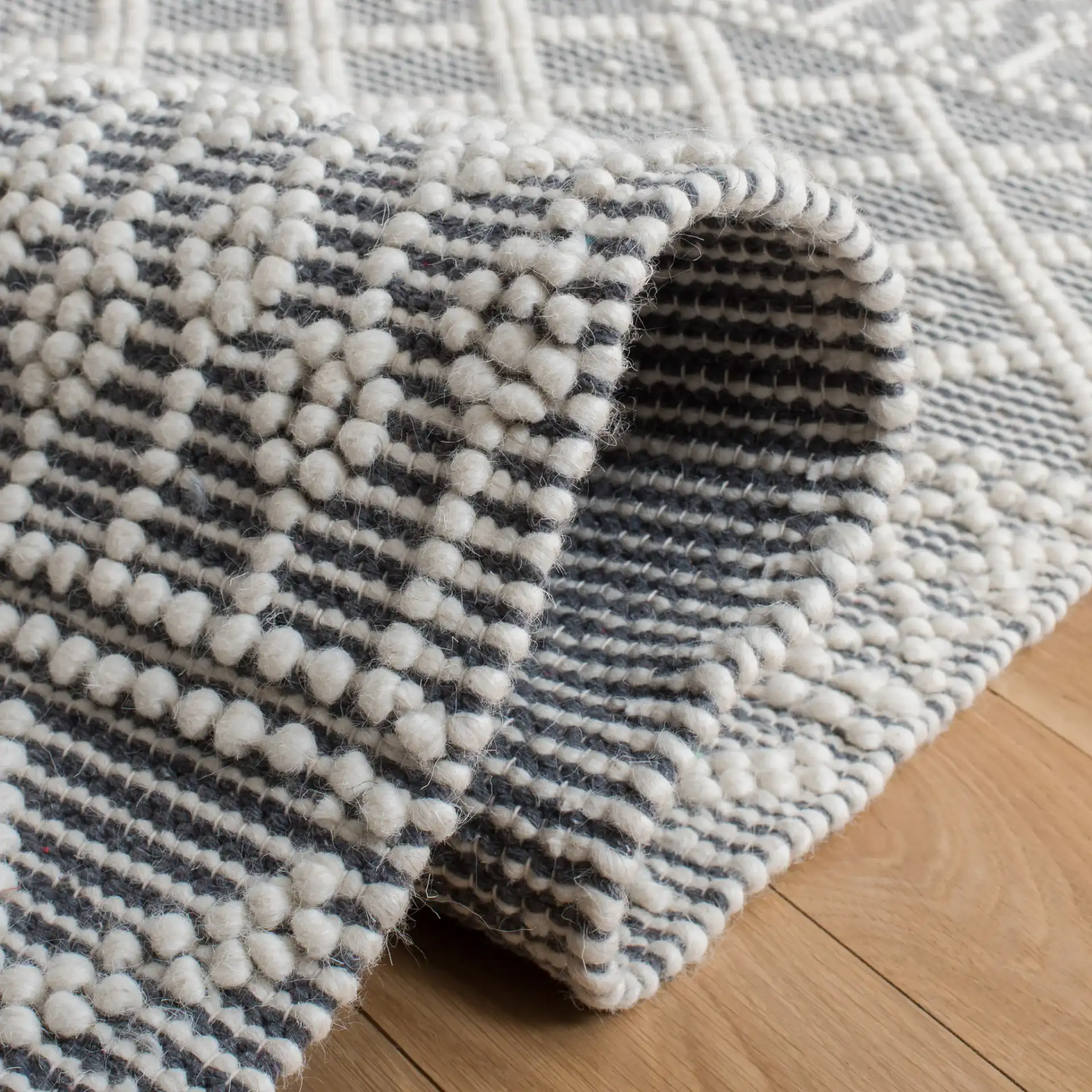 Natura Banded Trellis Diamond Hand-Loomed Wool Rug in Ivory / Gray in a styled room