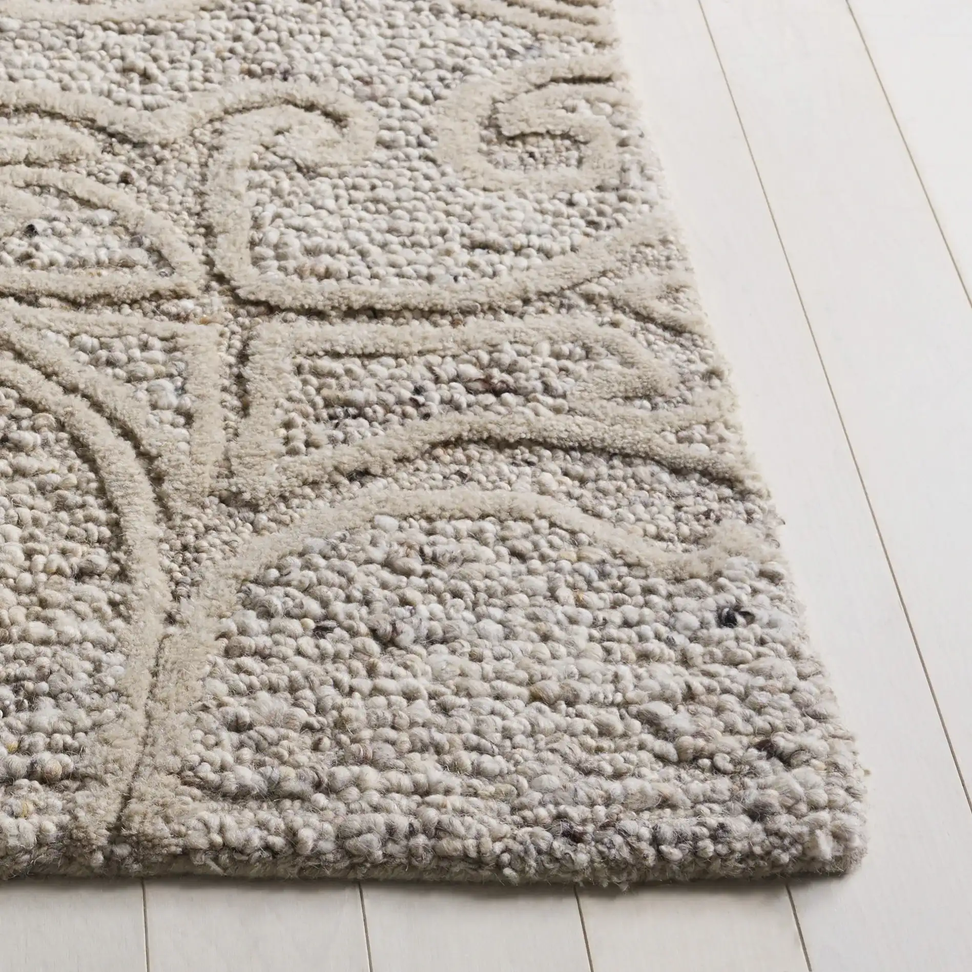 Natura Transitional Floral Hand-Tufted Wool Rug in Beige in a styled room