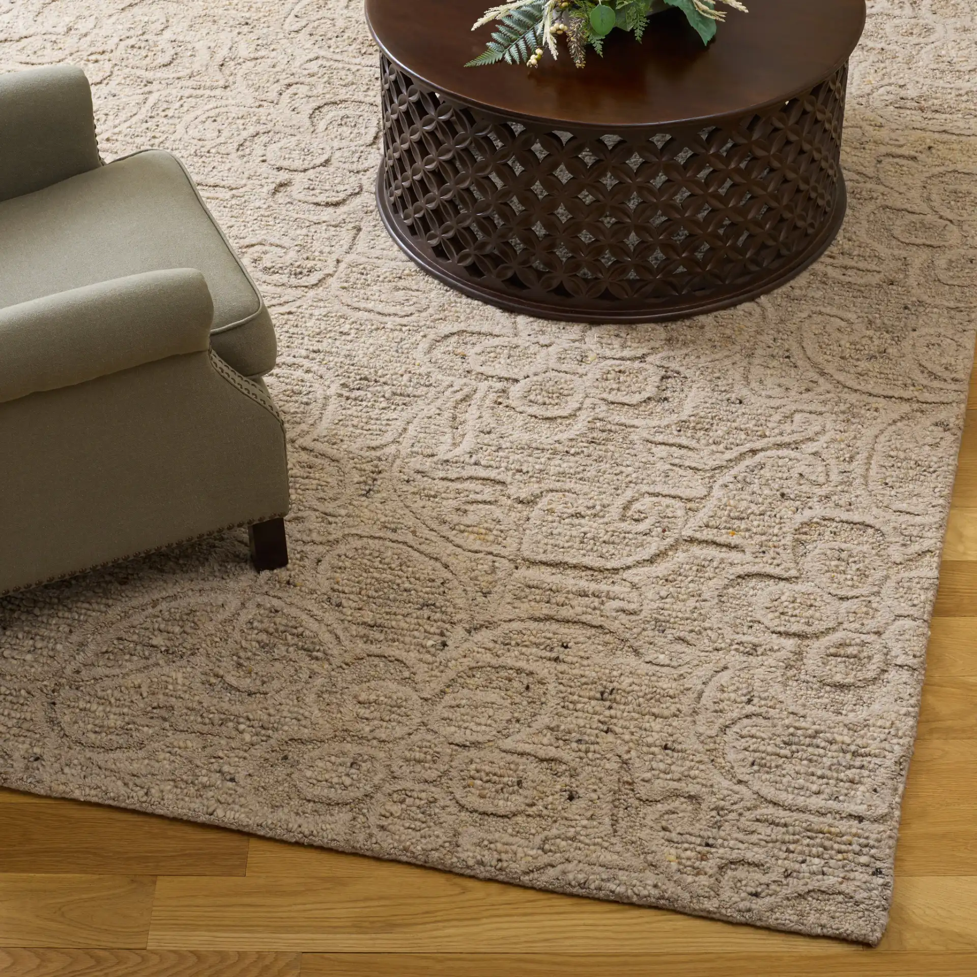 Natura Transitional Floral Hand-Tufted Wool Rug in Beige in a styled room