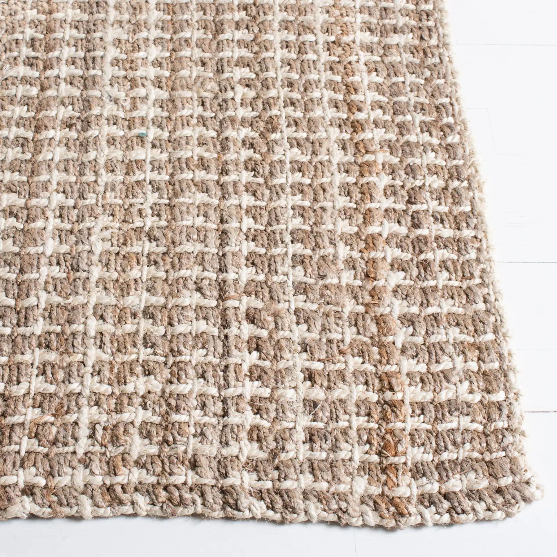 Natural Fiber Crosshatch Check Hand-Loomed Jute Rug in Natural in a styled room