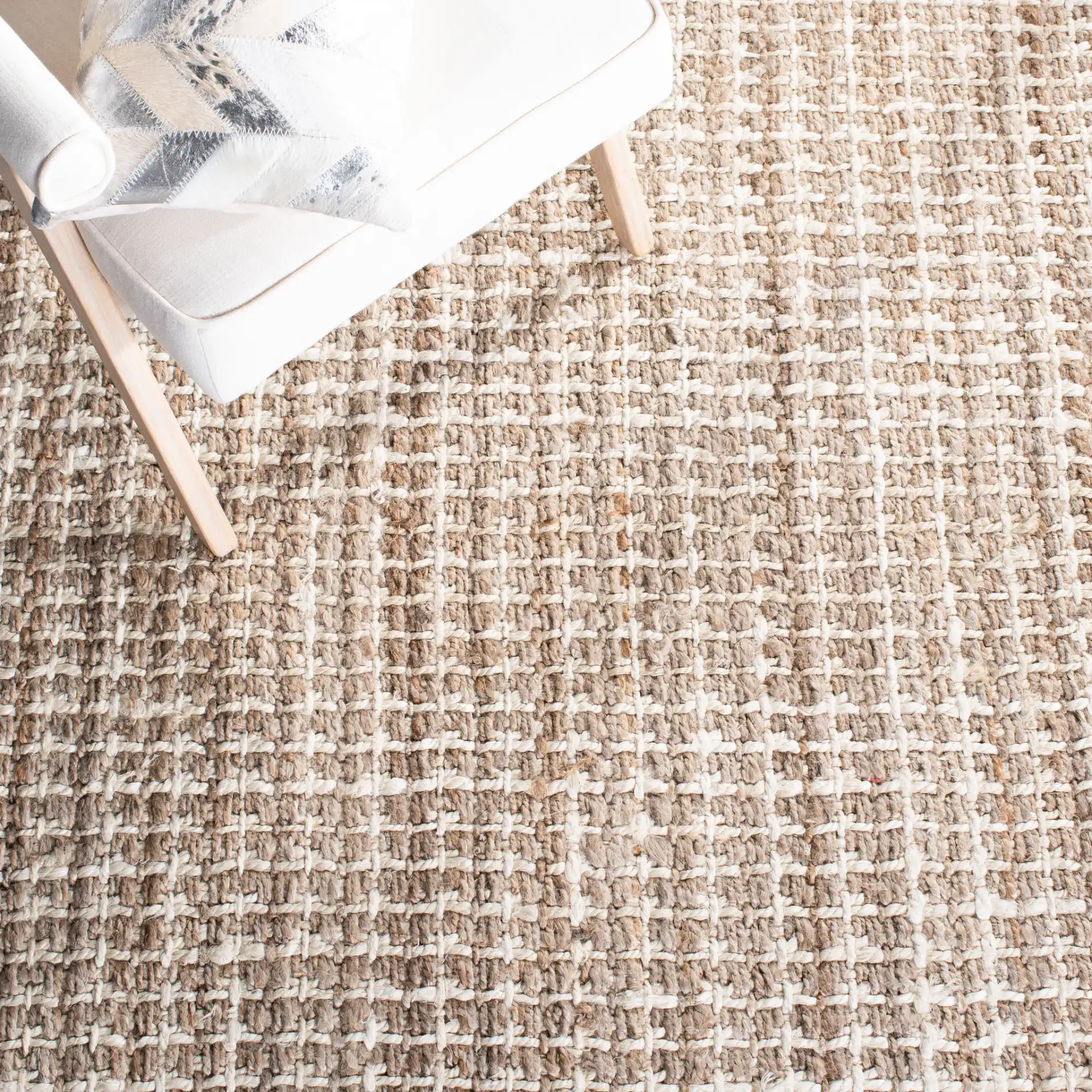 Natural Fiber Crosshatch Check Hand-Loomed Jute Rug in Natural in a styled room