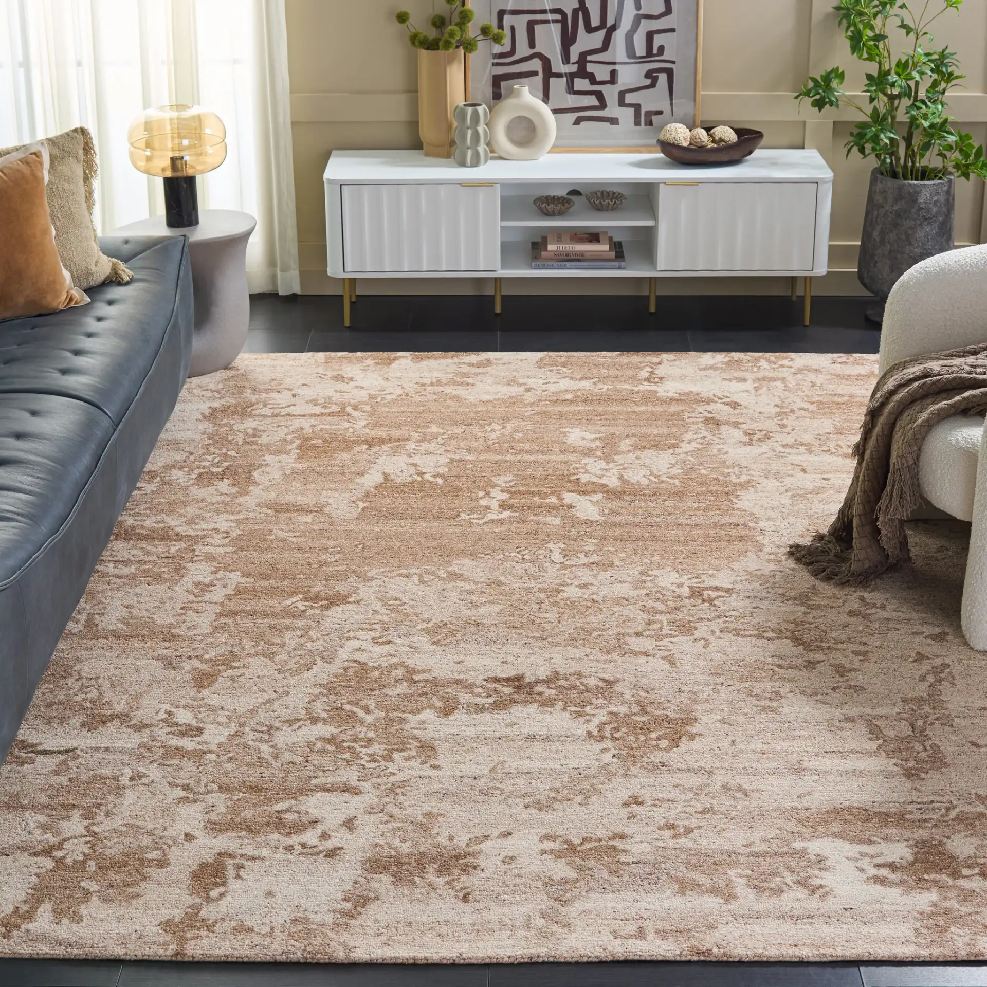 Oakwood Abstract Mottled Hand-Tufted Wool Rug in Natural / Brown in a styled room