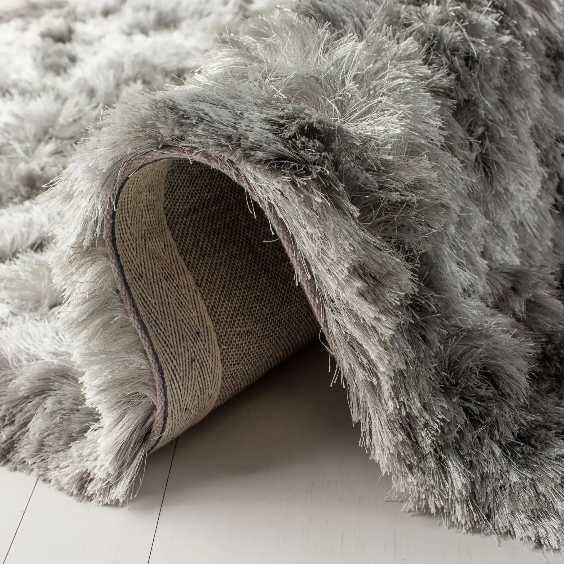 Ocean Textured Solid Hand-Tufted Shag Rug in Silver