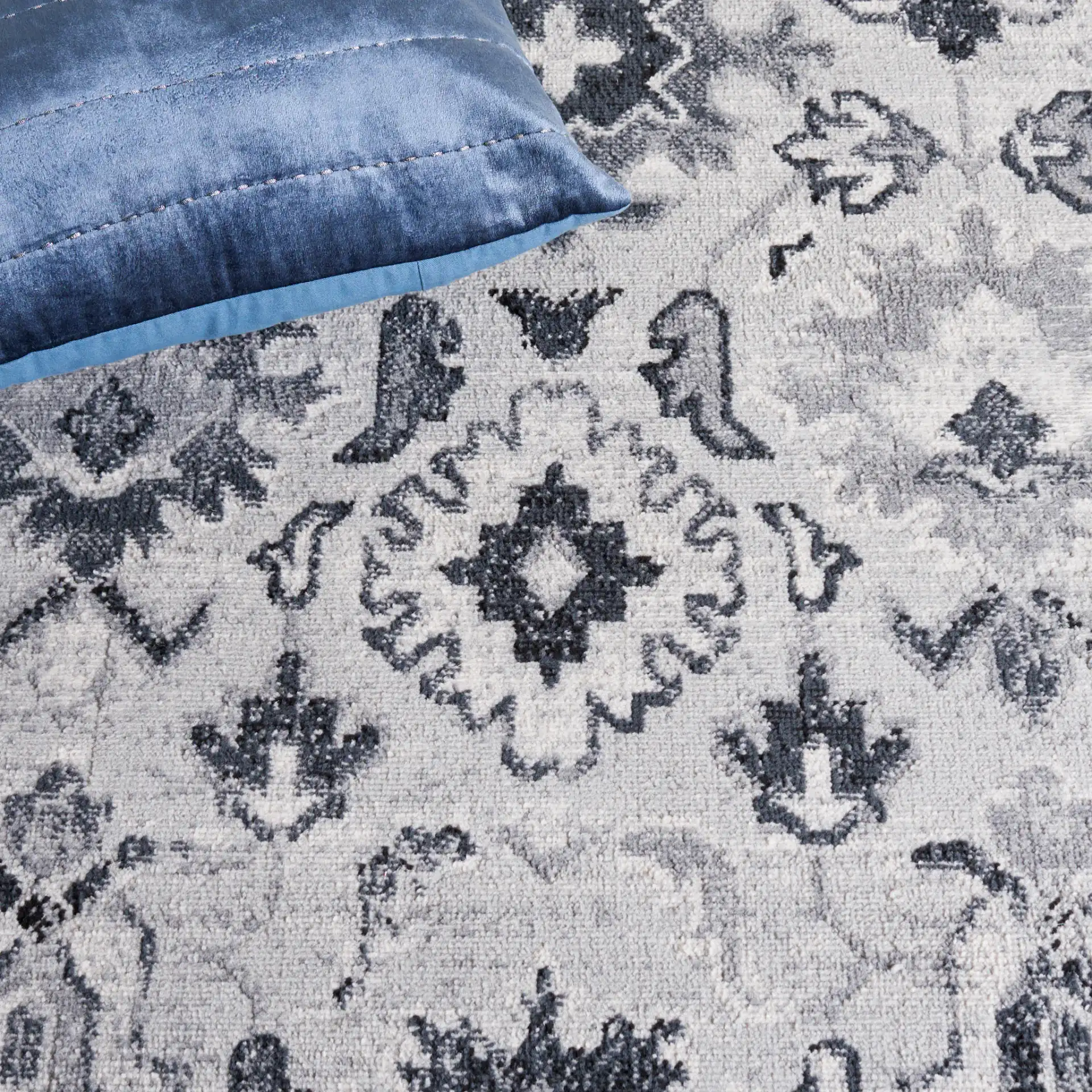 Odyssey Bordered Medallion Rug in Gray / Black in a styled room
