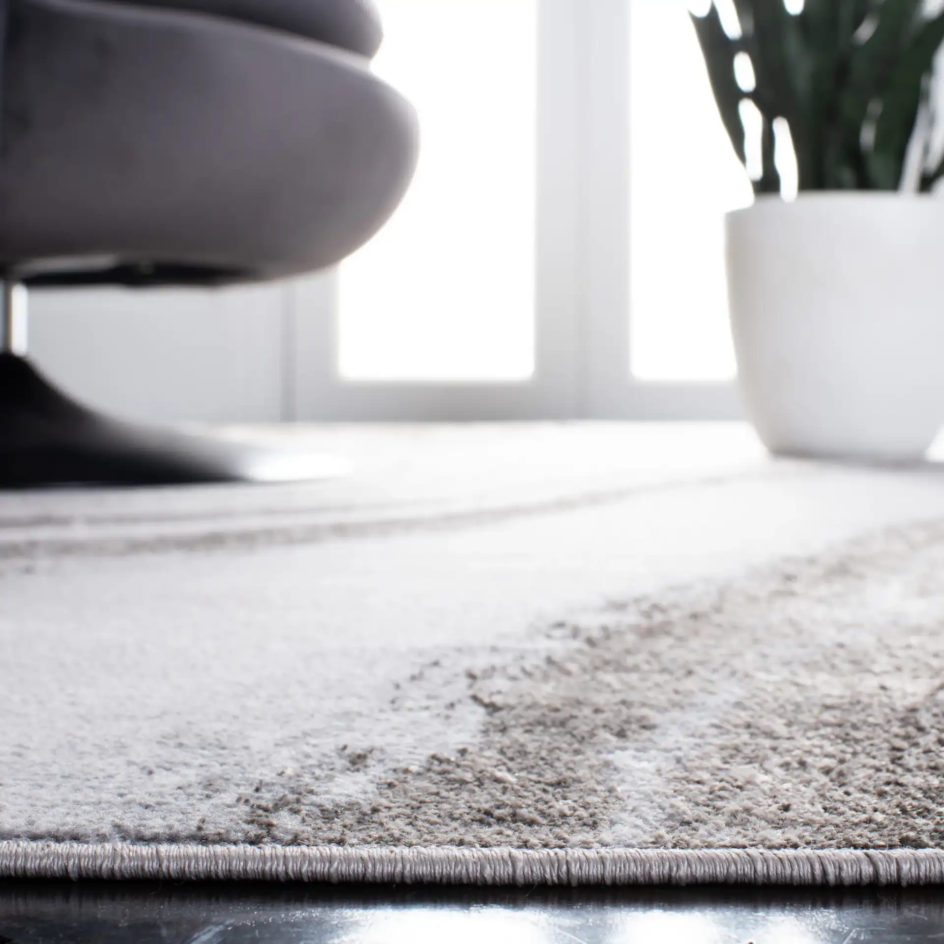 Orchard Marble Swirl Rug in Gray / Ivory in a styled room