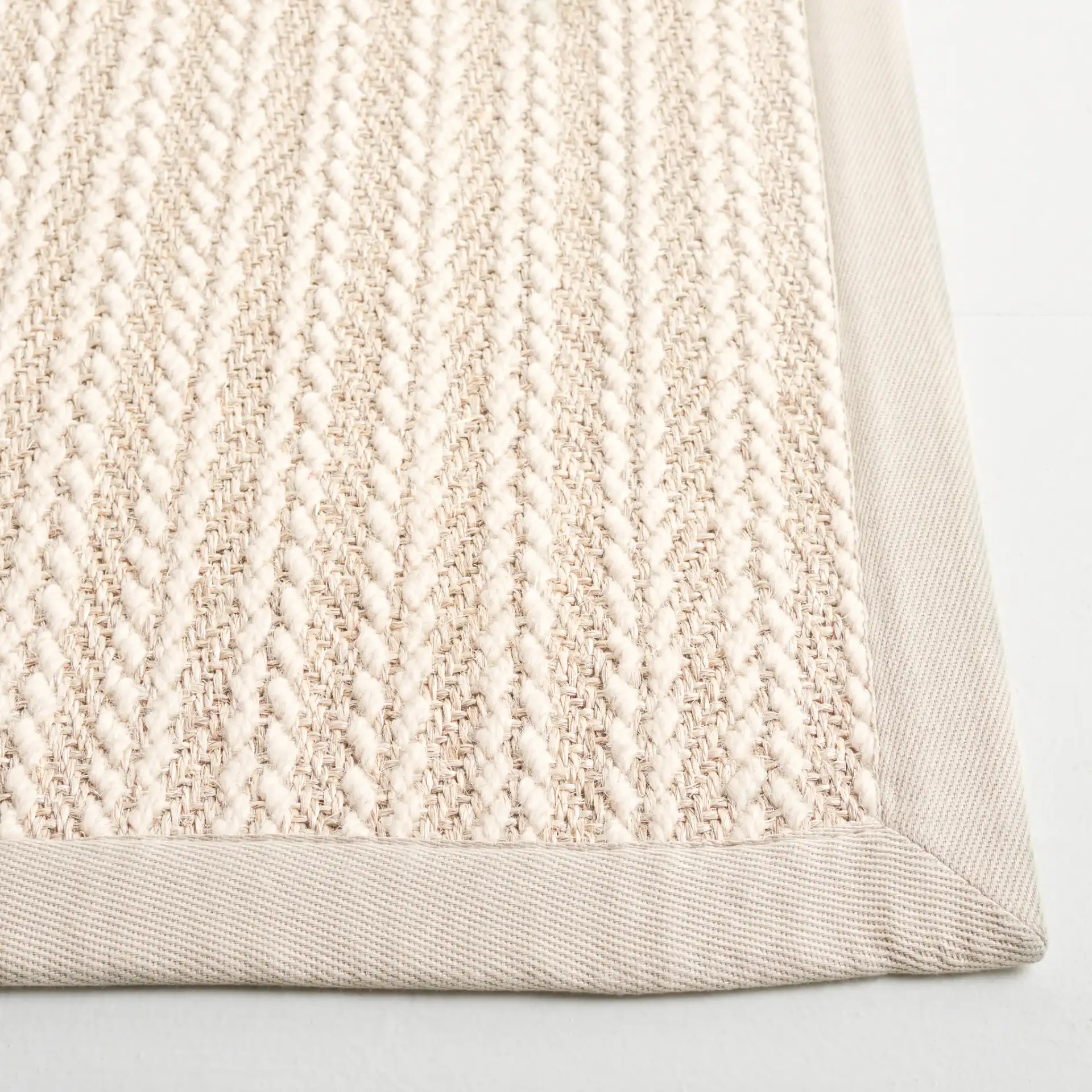 Palm Beach Ribbed Bordered Rug in Ivory in a styled room