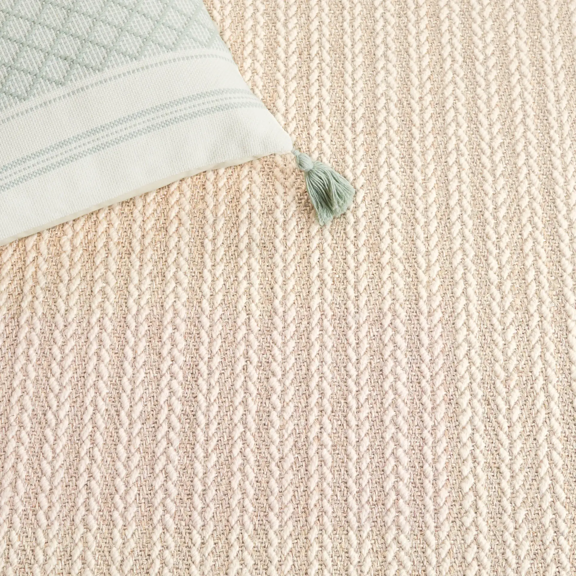 Palm Beach Ribbed Bordered Rug in Ivory in a styled room