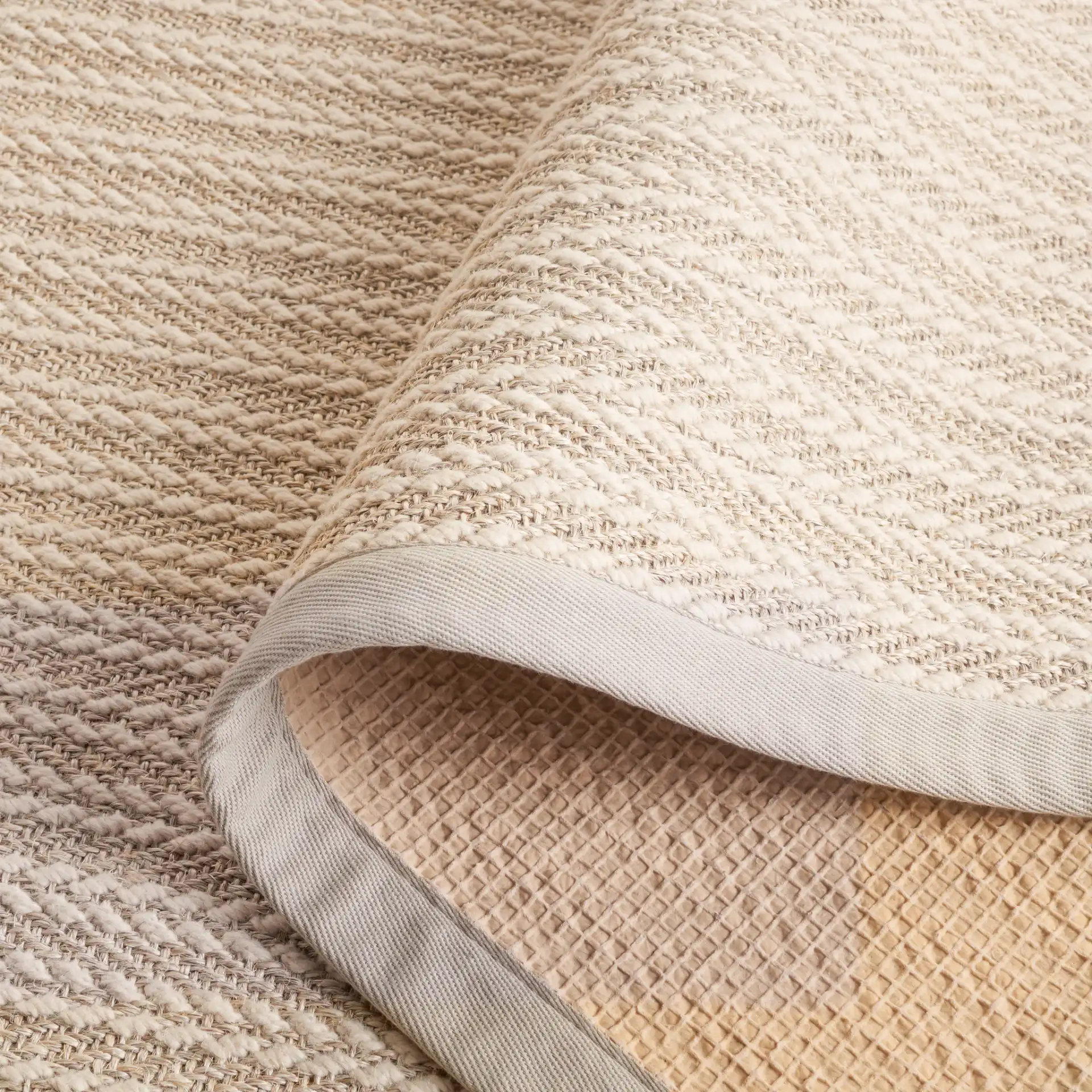 Palm Beach Ribbed Bordered Rug in Ivory in a styled room