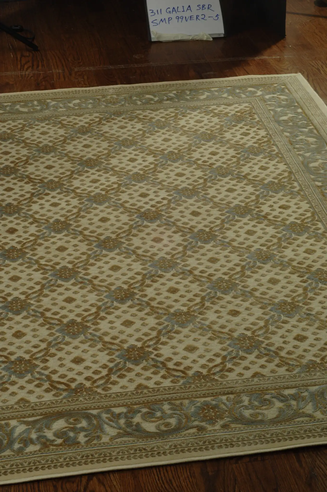 Paradise Floral Lattice Rug in Cream, detail view