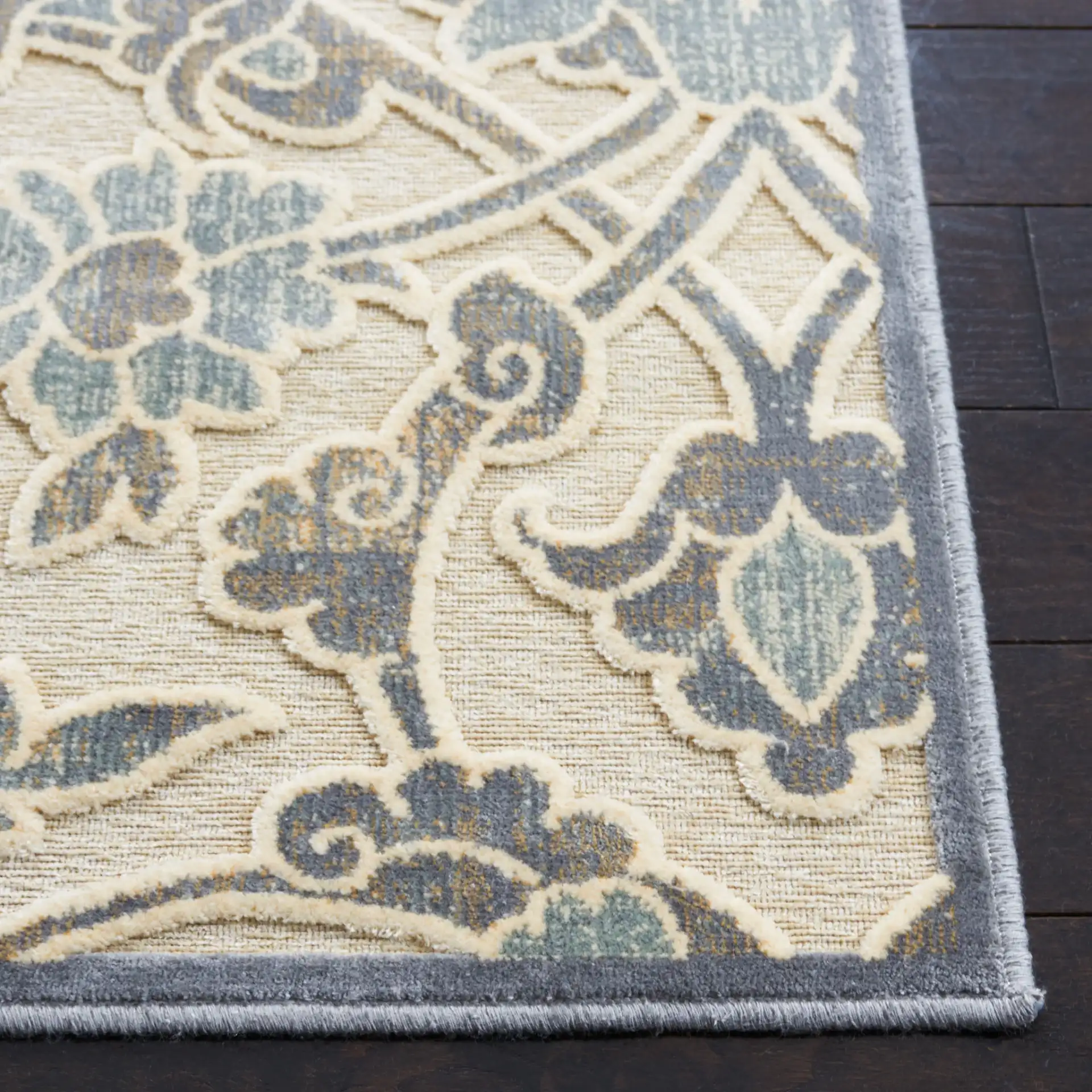 Paradise Damask Rug in Cream / Slate in a styled room